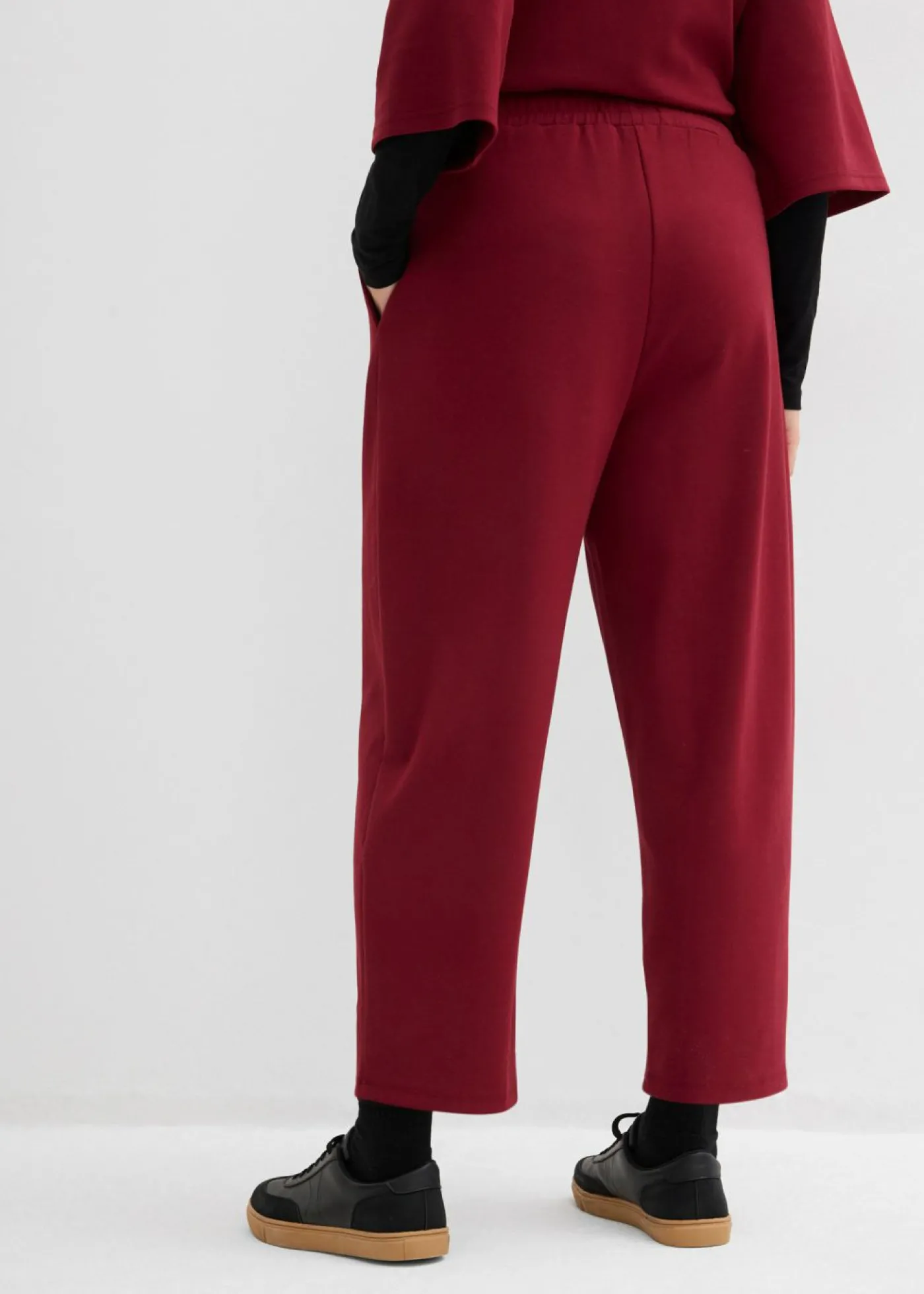 bonprix bonprix Pantalón de punto de neopreno con corte barrel Rojo rubí Best