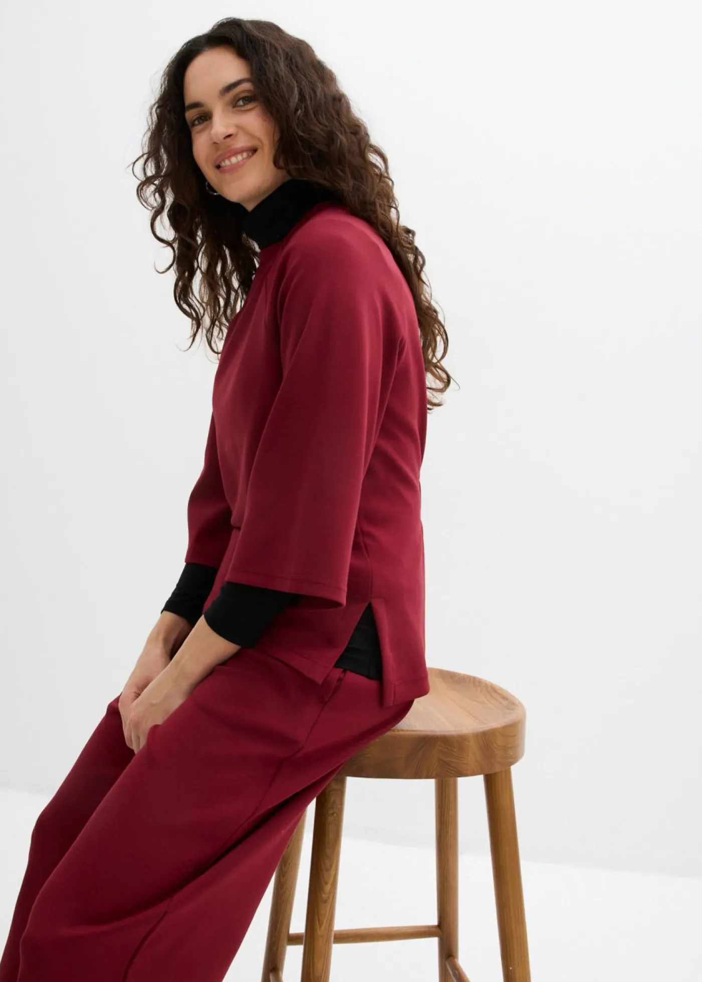 bonprix bonprix Pantalón de punto de neopreno con corte barrel Rojo rubí Best