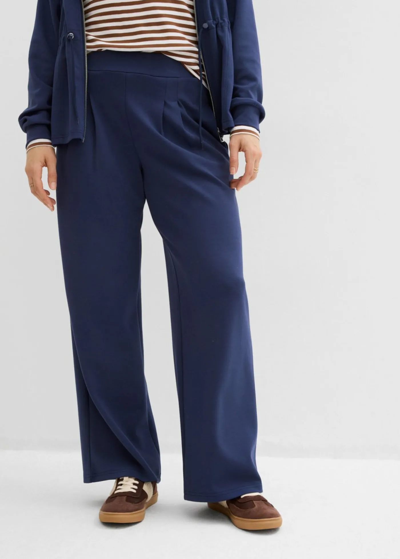 bonprix bonprix Pantalón de punto de neopreno con pinzas Azul marino Clearance