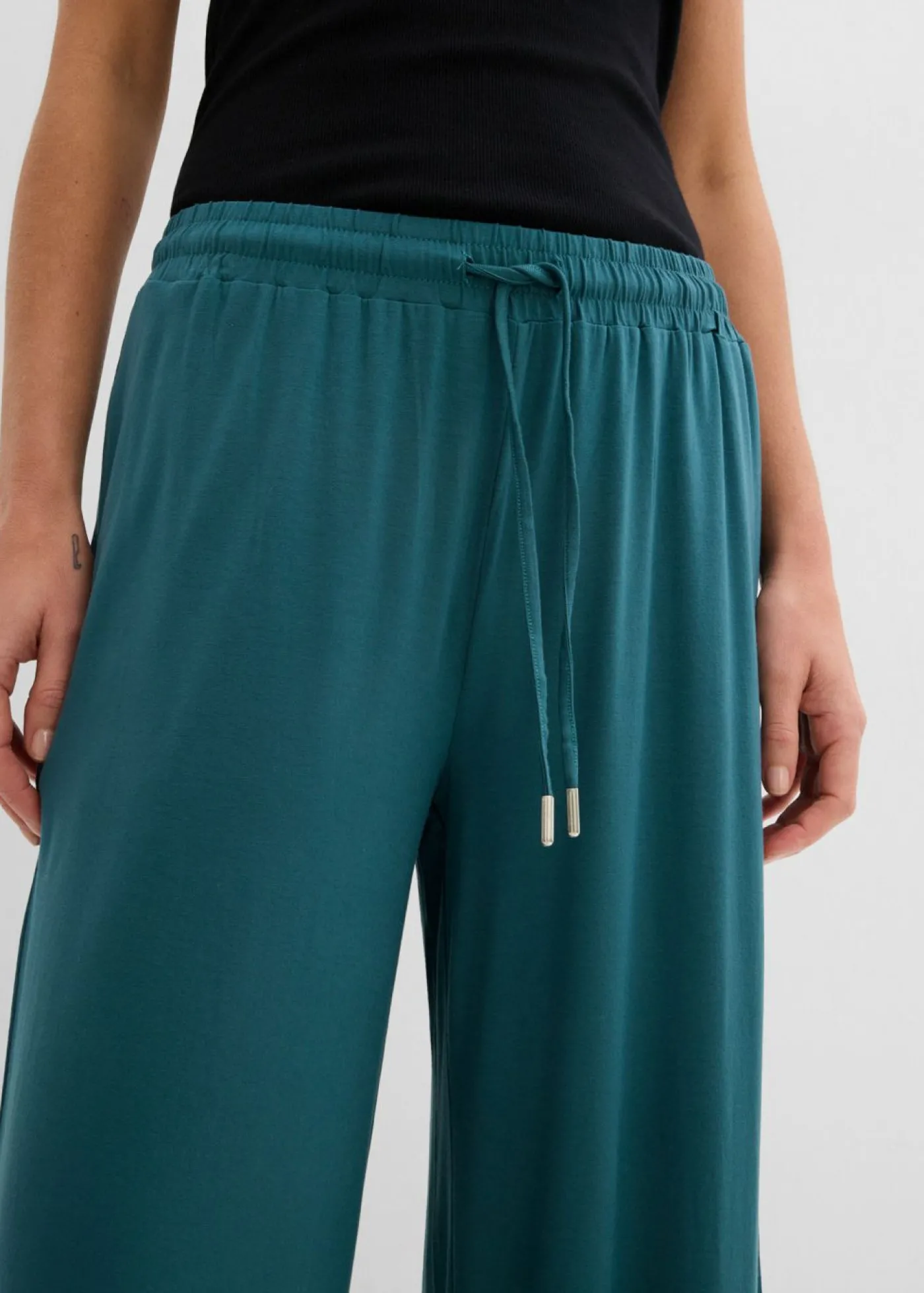 bonprix bonprix Pantalón de punto de viscosa fluida verde pimiento Sale