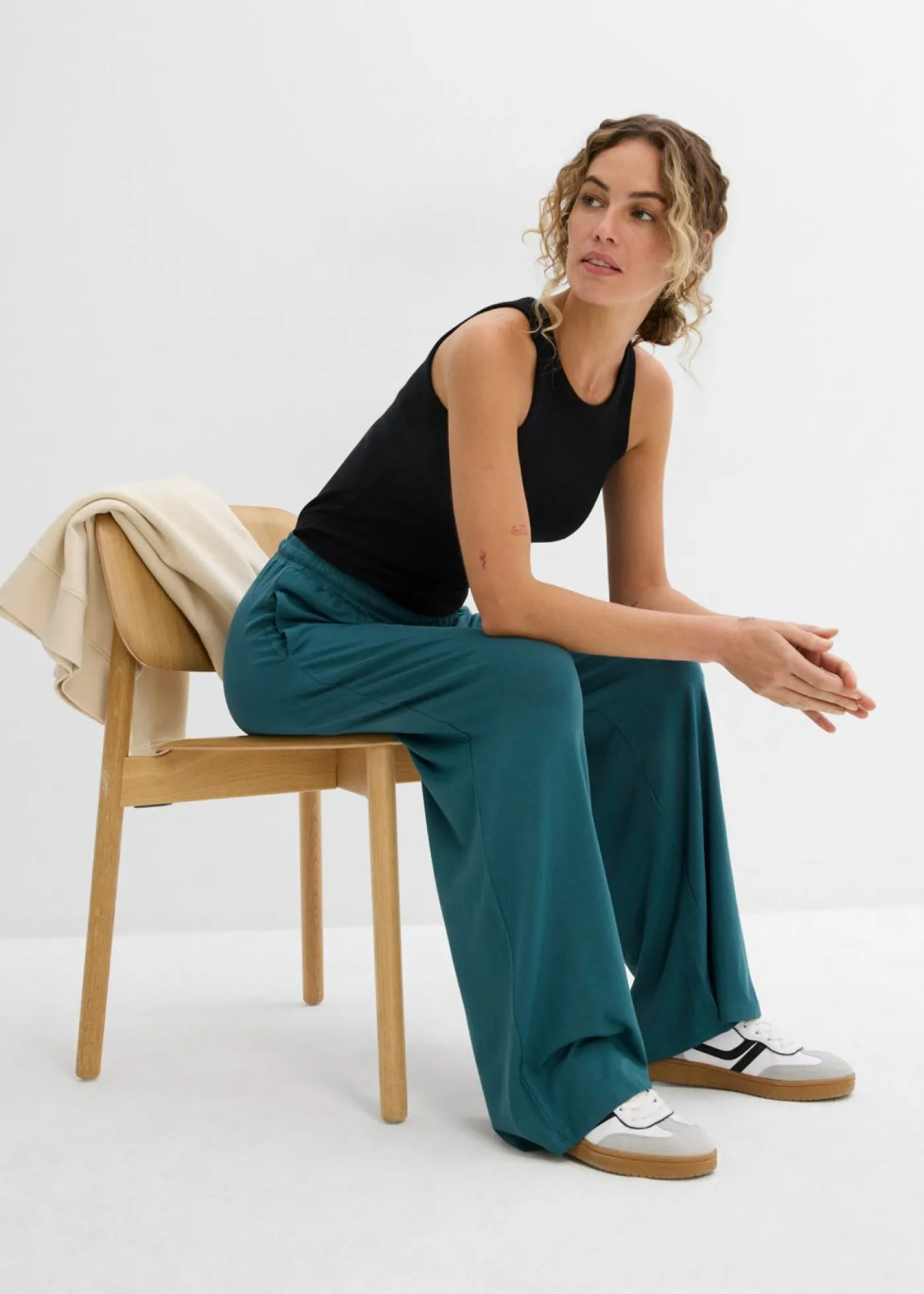 bonprix bonprix Pantalón de punto de viscosa fluida verde pimiento Sale