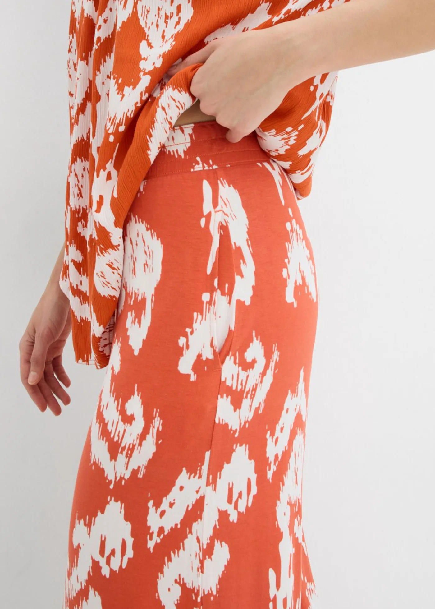 bonprix bonprix Pantalón de punto en mezcla de viscosa Cayena/blanco lana estampado Discount