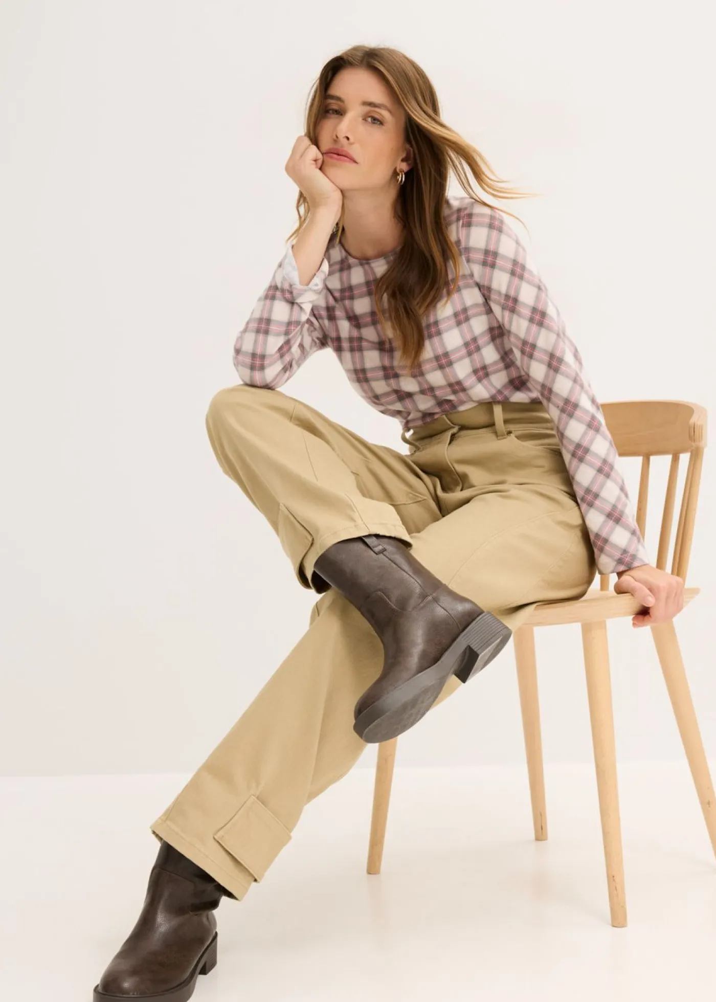 bonprix bonprix Pantalón de sarga con cintura alta Caqui claro Outlet