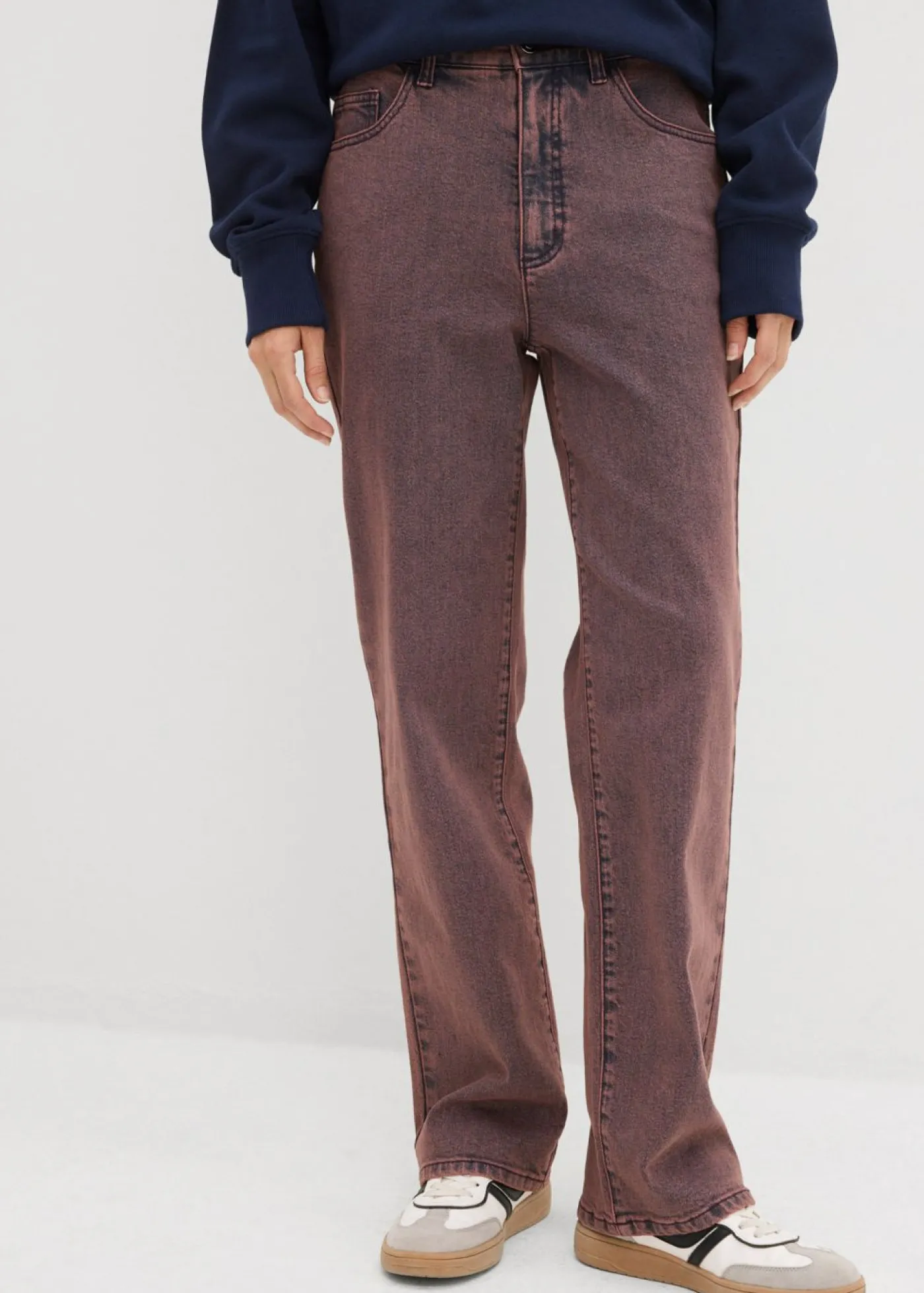 bonprix bonprix Pantalón de sarga con efecto lavado rojo burdeos Online