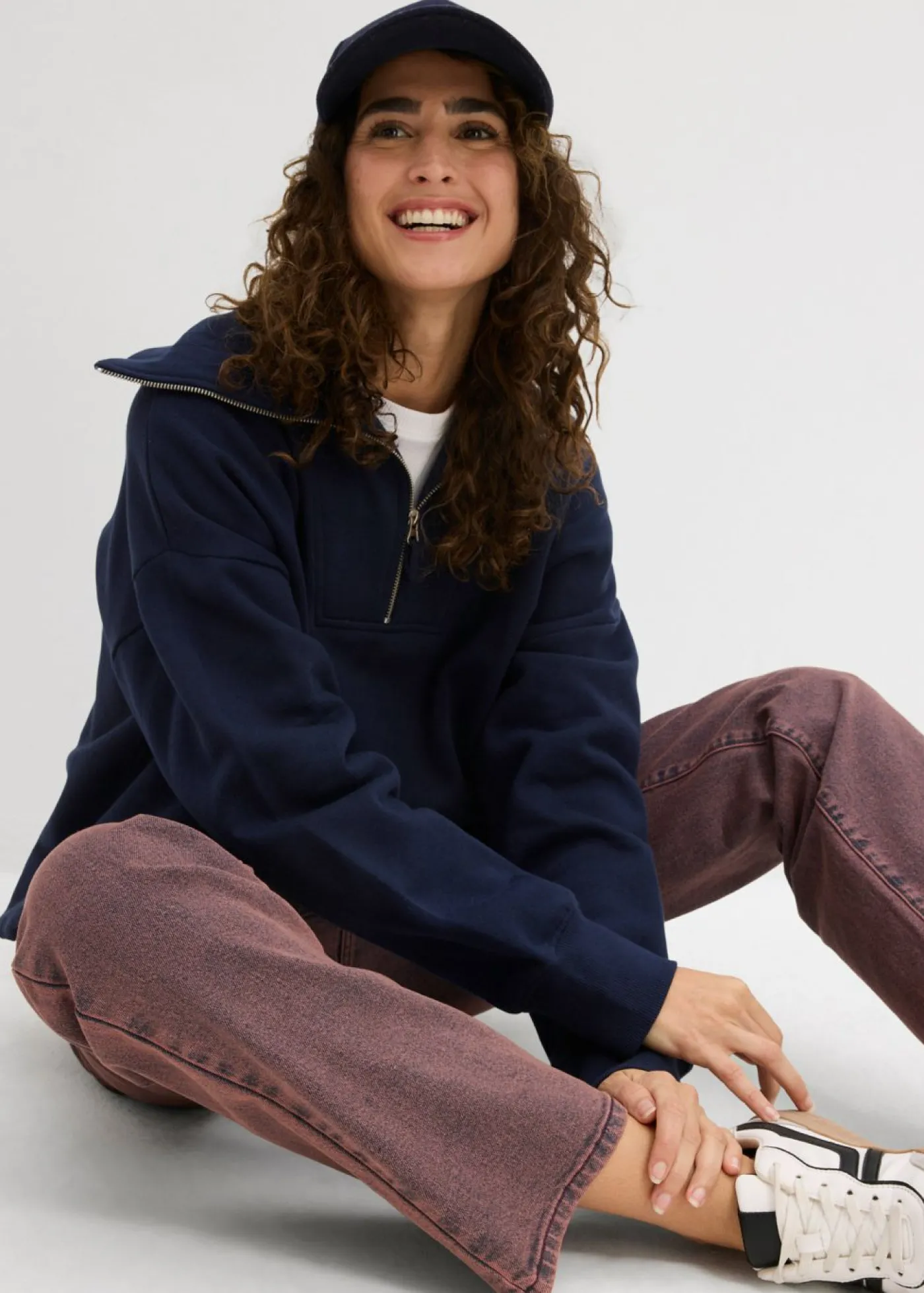 bonprix bonprix Pantalón de sarga con efecto lavado rojo burdeos Online