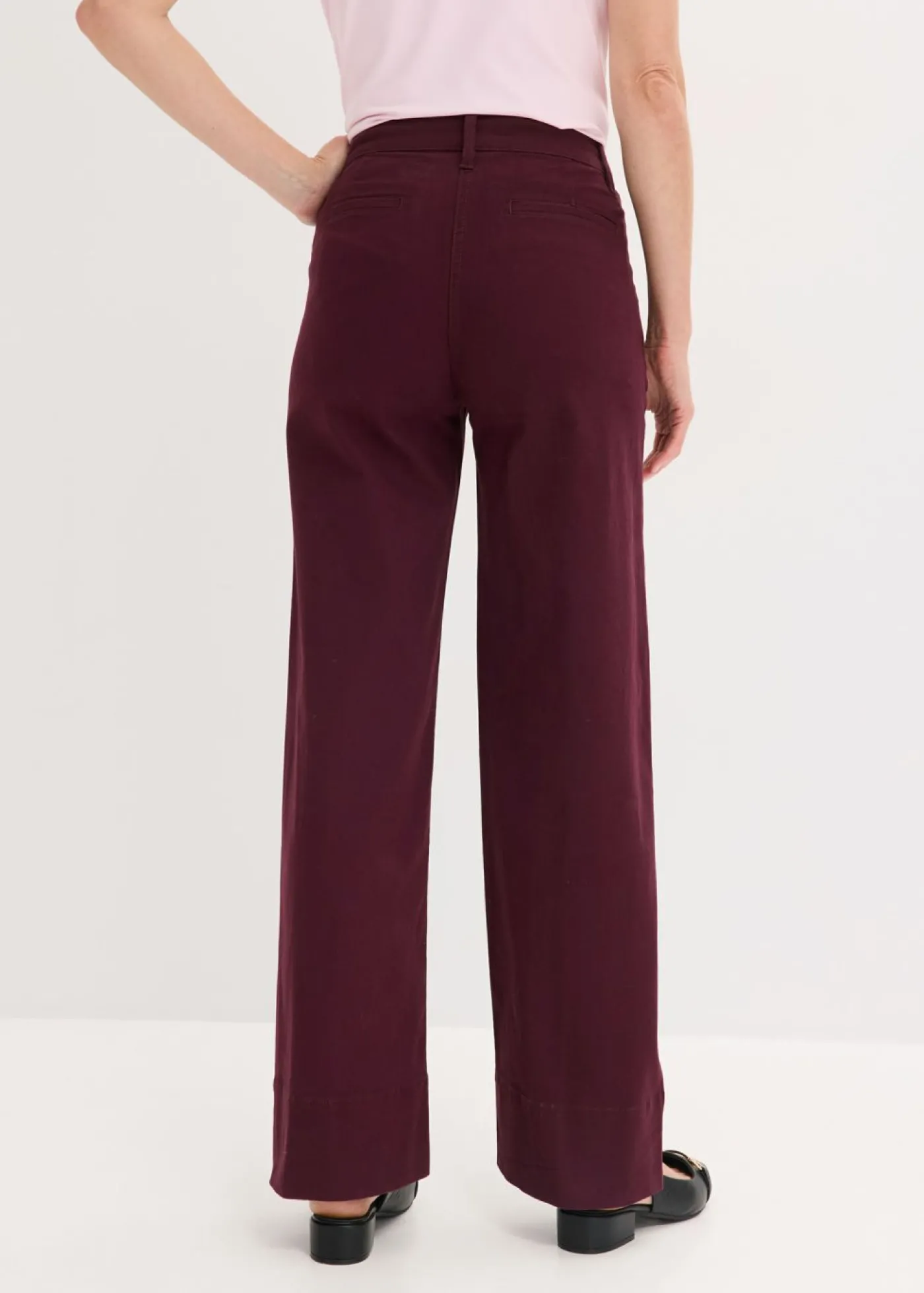 bonprix bonprix Pantalón de sarga con ribete y bolsillo rojo burdeos Hot