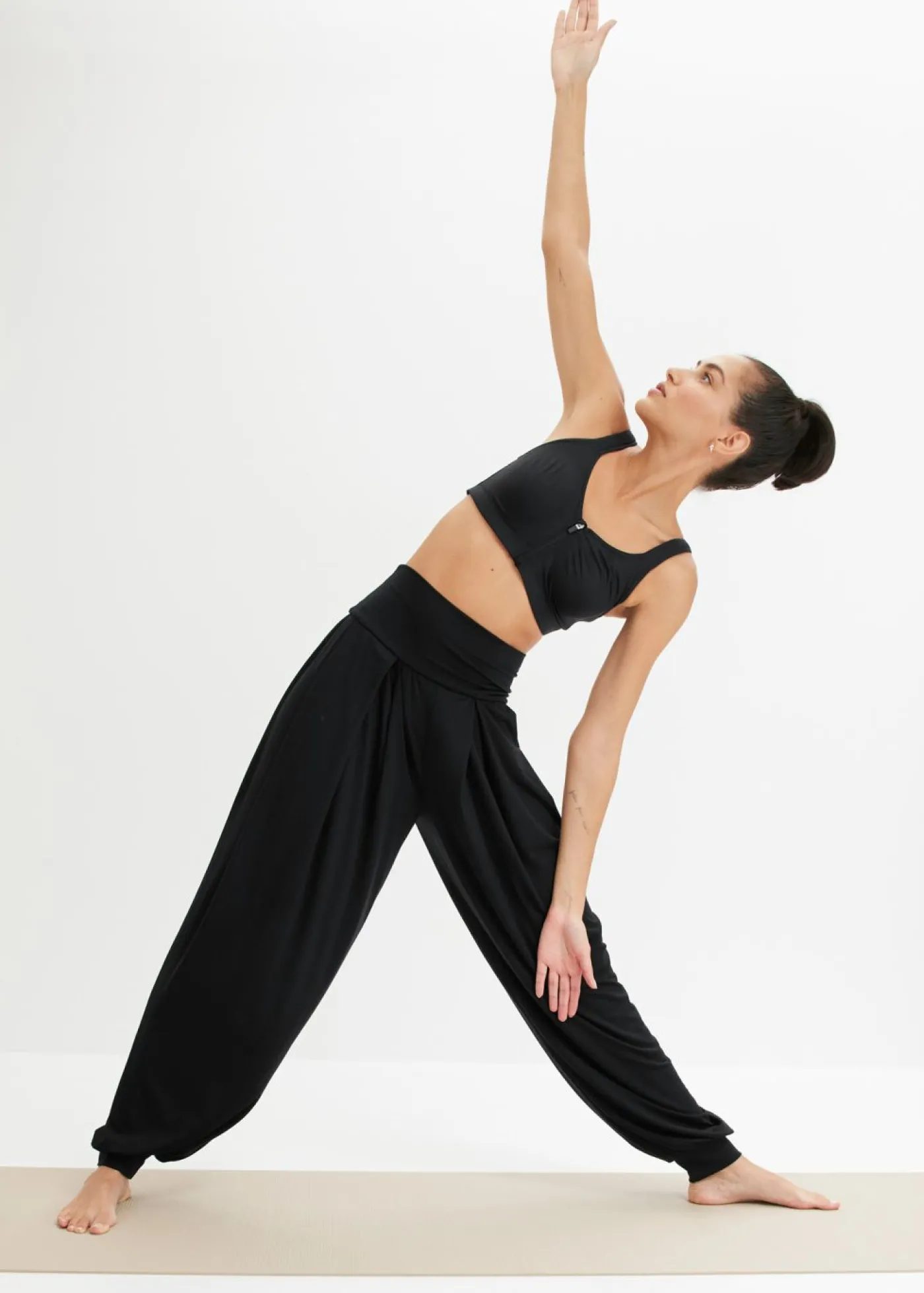 bonprix bonprix Pantalón deportivo ancho con cintura doblada Negro New