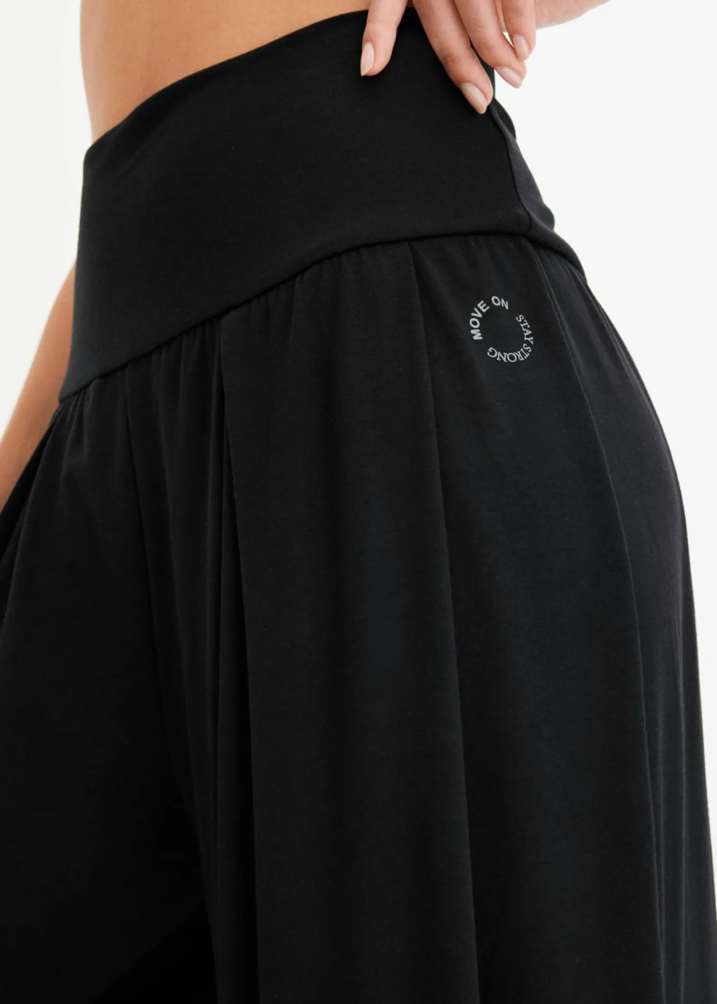 bonprix bonprix Pantalón deportivo ancho con cintura doblada Negro New