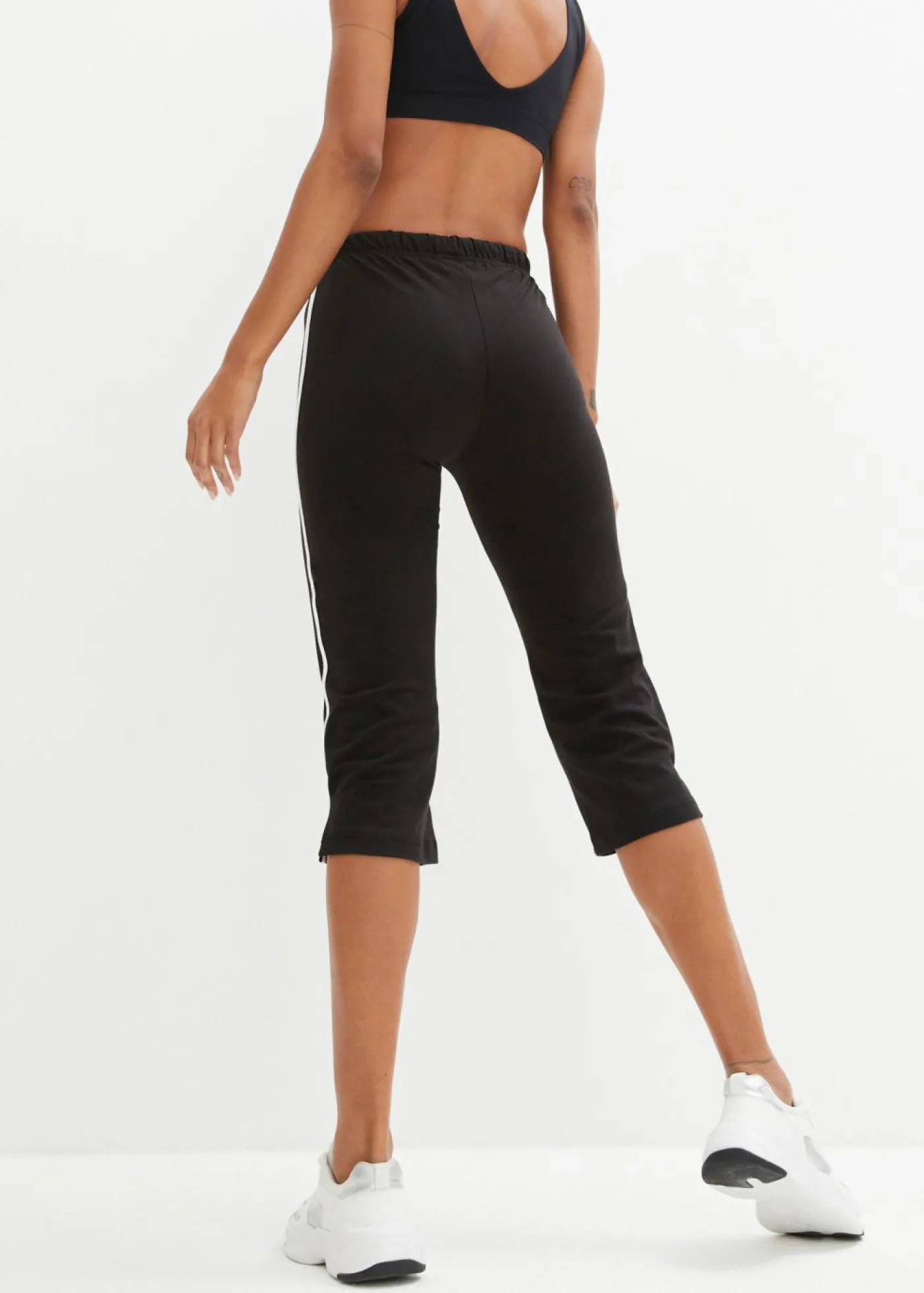 bonprix bonprix Pantalón deportivo capri Negro de rayas Hot