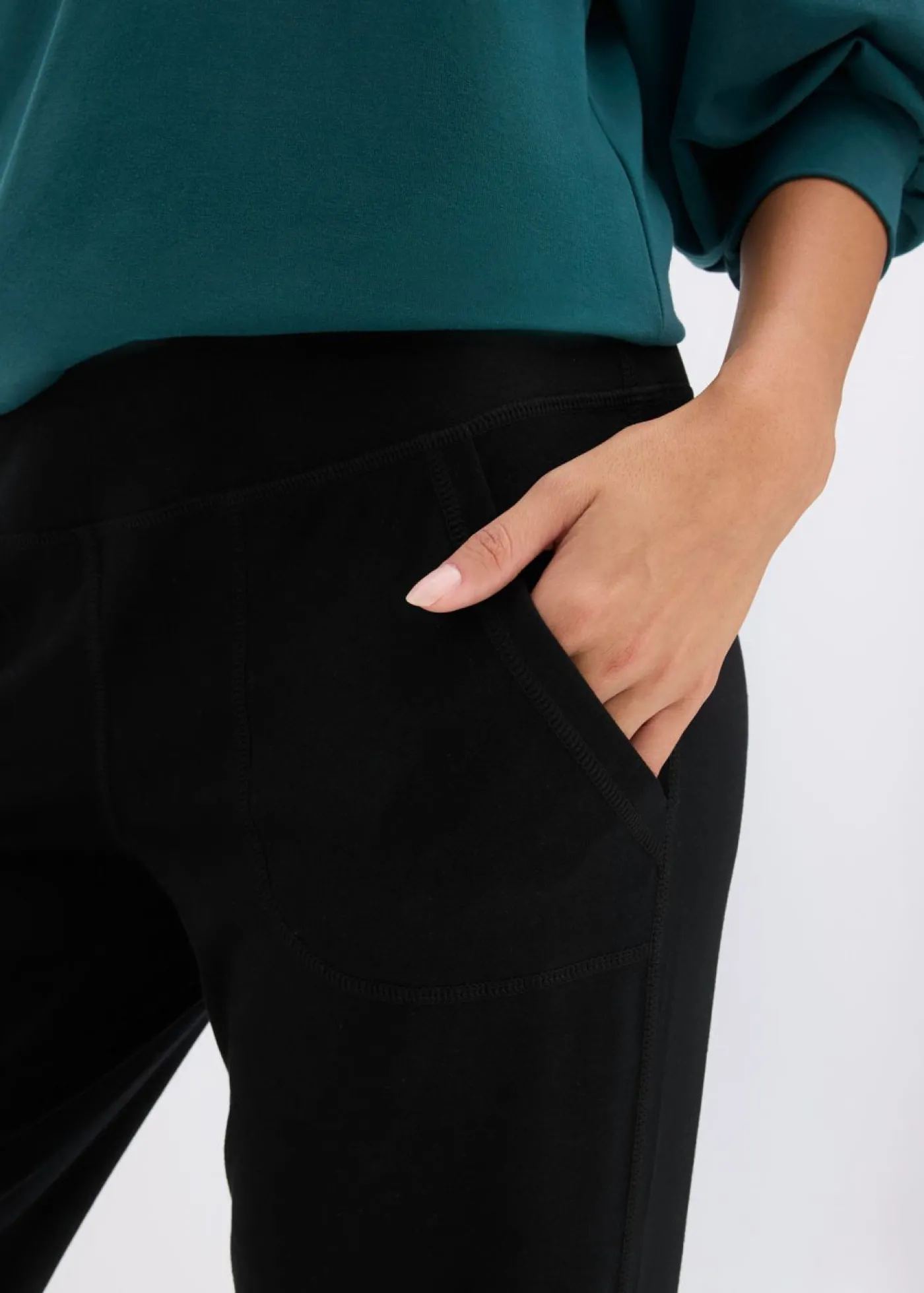 bonprix bonprix Pantalón deportivo con bolsillos y material de secado rápido Negro Clearance