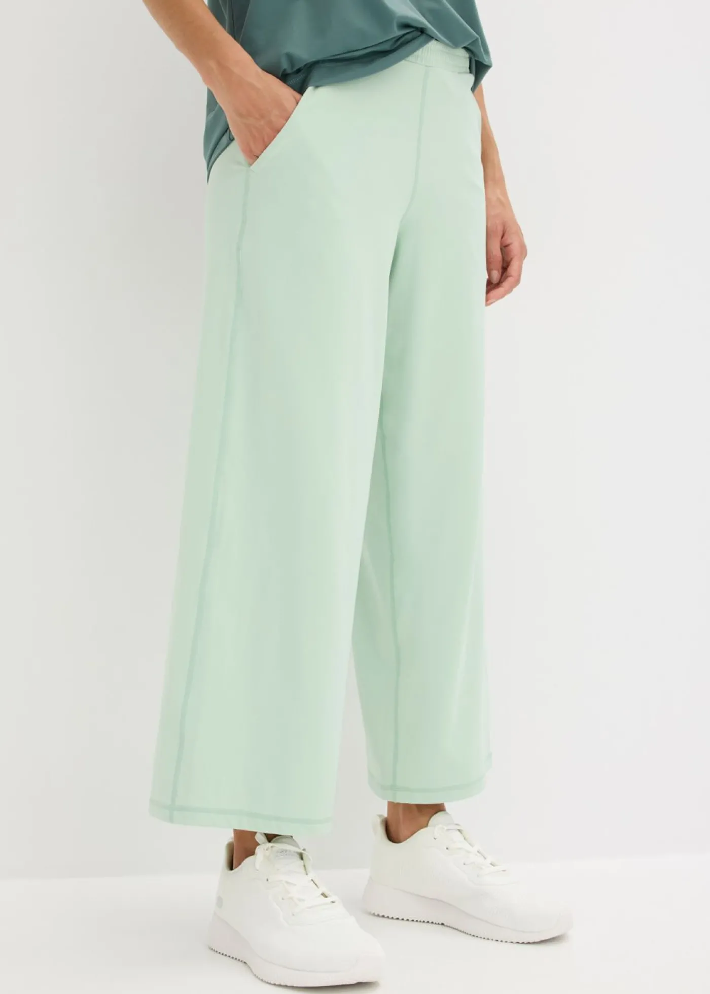 bonprix bonprix Pantalón deportivo con pernera ancha y material de secado rápido Verde pastel Best