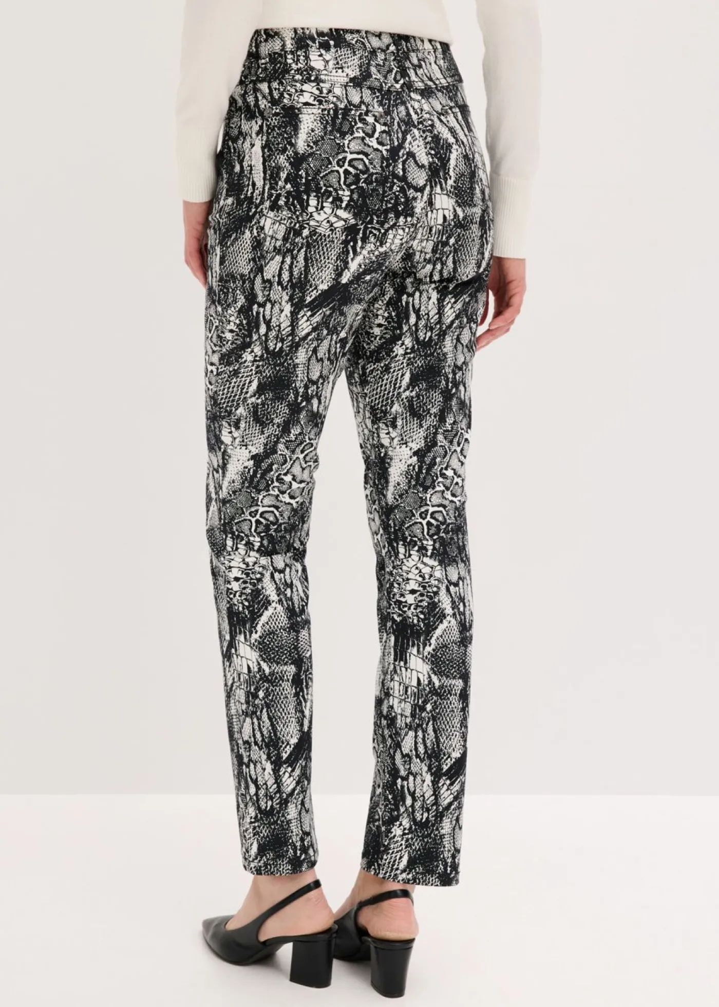 bonprix bonprix Pantalón elástico piel de serpiente negro-blanco perla Hot