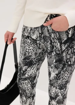 bonprix bonprix Pantalón elástico piel de serpiente negro-blanco perla Hot