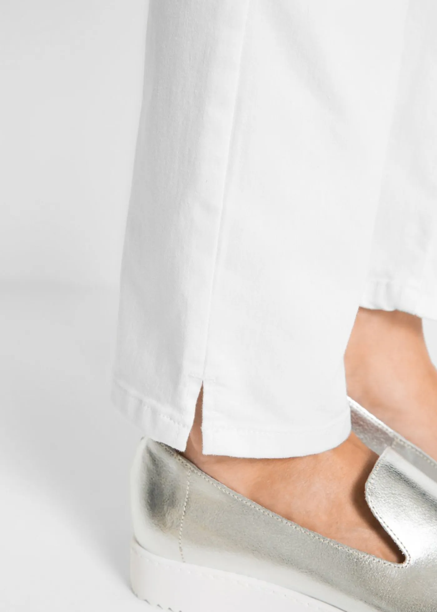 bonprix bonprix Pantalón elástico con perneras rectas, mid waist Blanco Best
