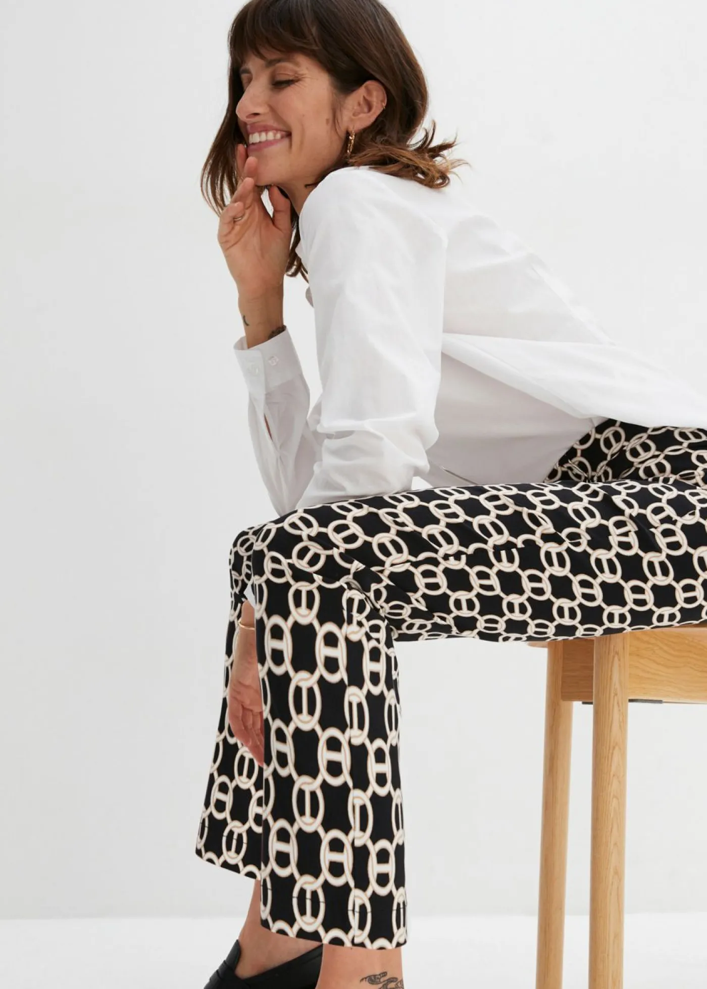 bonprix bonprix Pantalón elástico de bengalina Negro-blanco lana New
