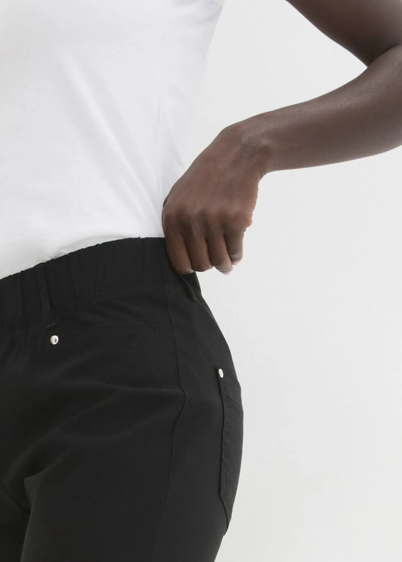 bonprix bonprix Pantalón elástico de corte capri con cintura elástica Negro Hot