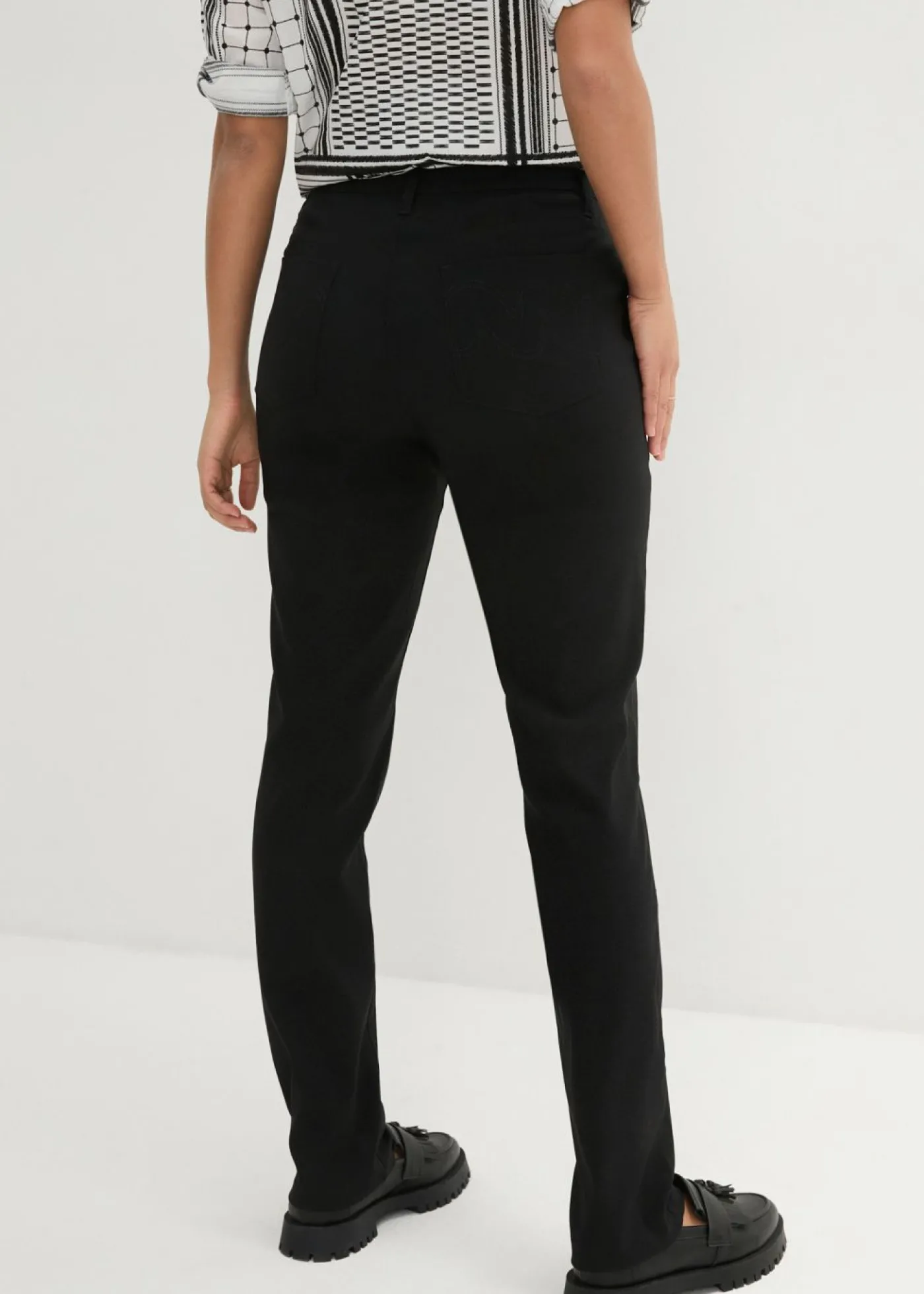 bonprix bonprix Pantalón elástico de corte recto de bengalina Negro Hot