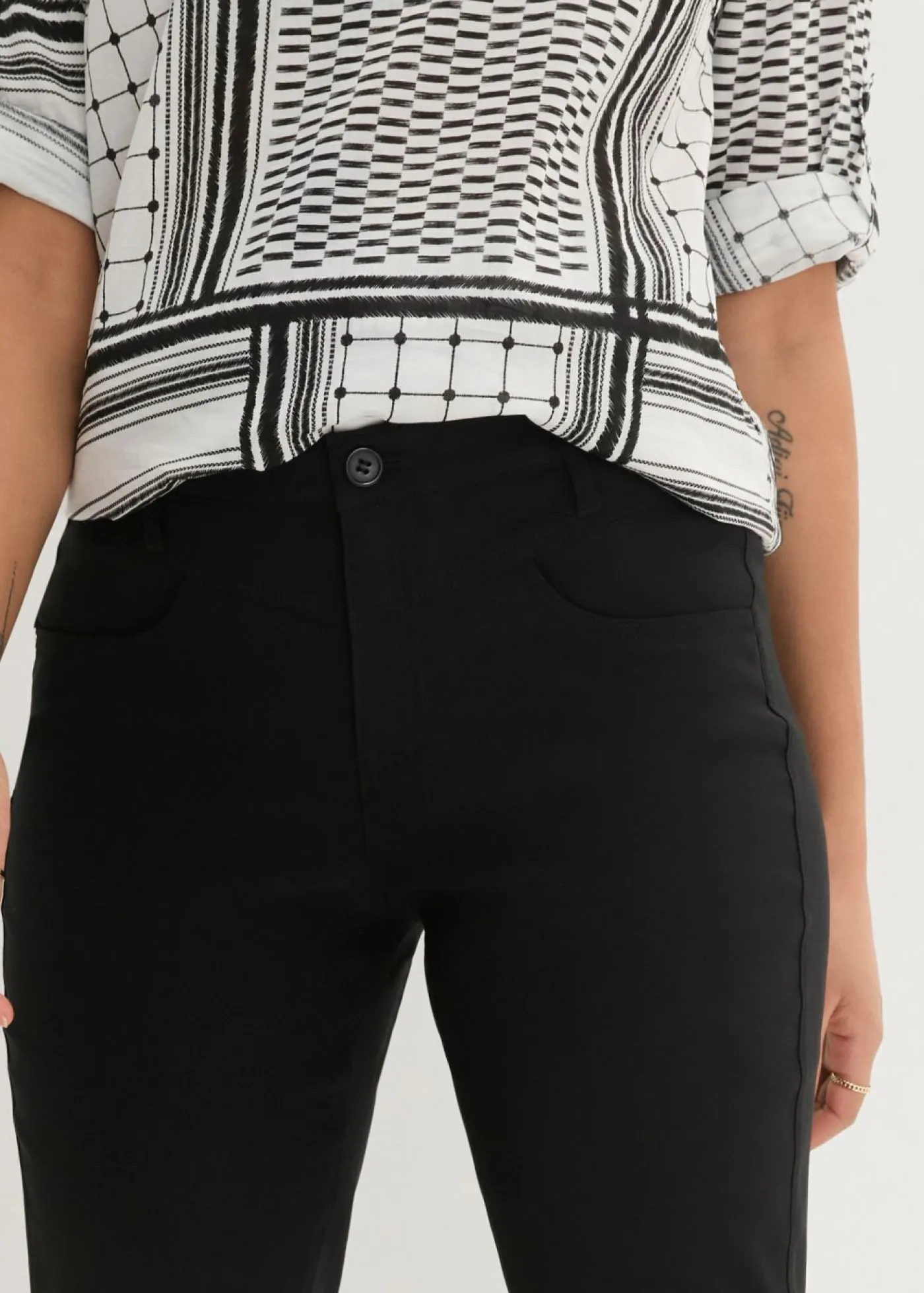 bonprix bonprix Pantalón elástico de corte recto de bengalina Negro Hot
