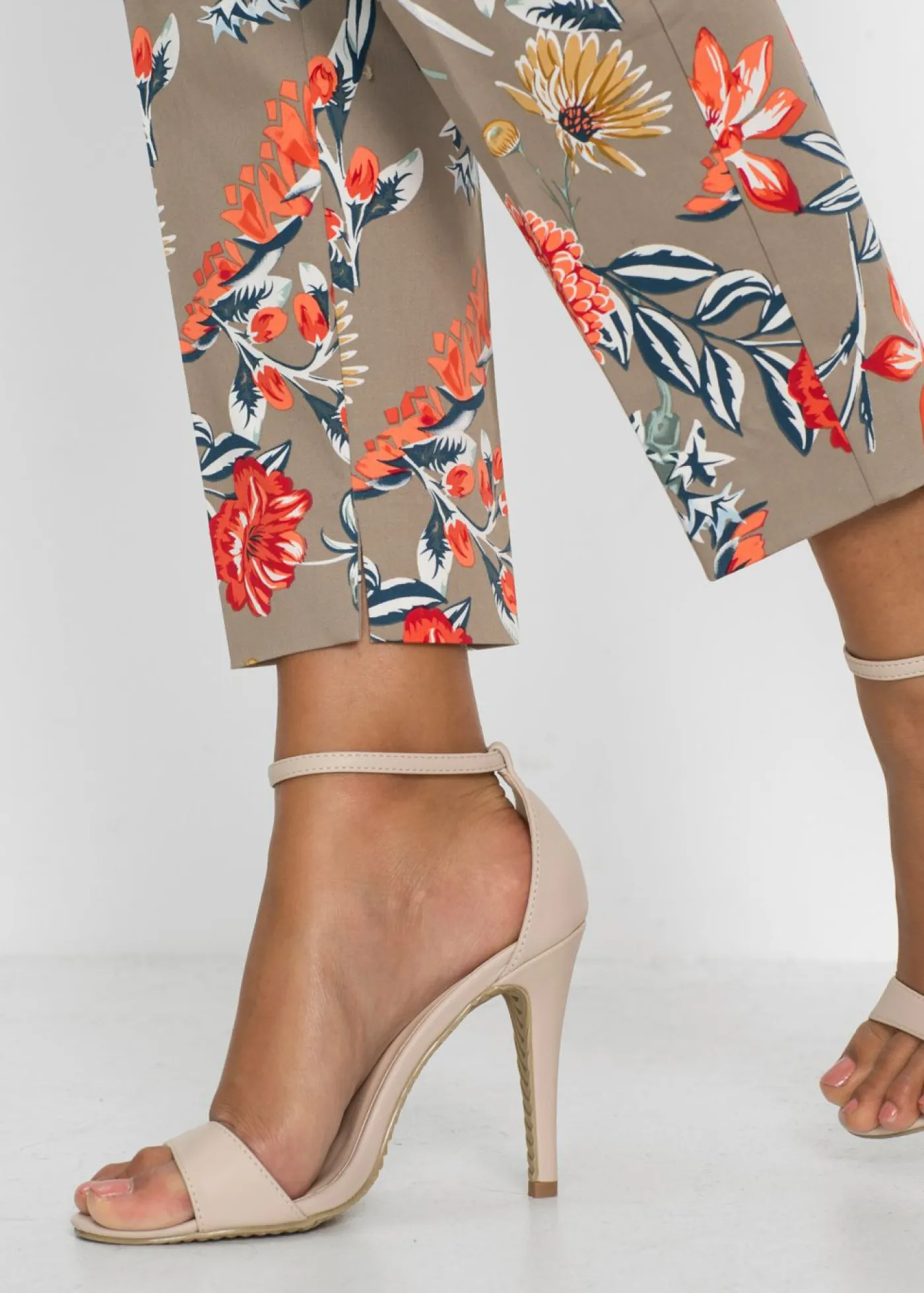 bonprix bonprix Pantalón elásticos 7/8 Marrón grisáceo de flores Clearance