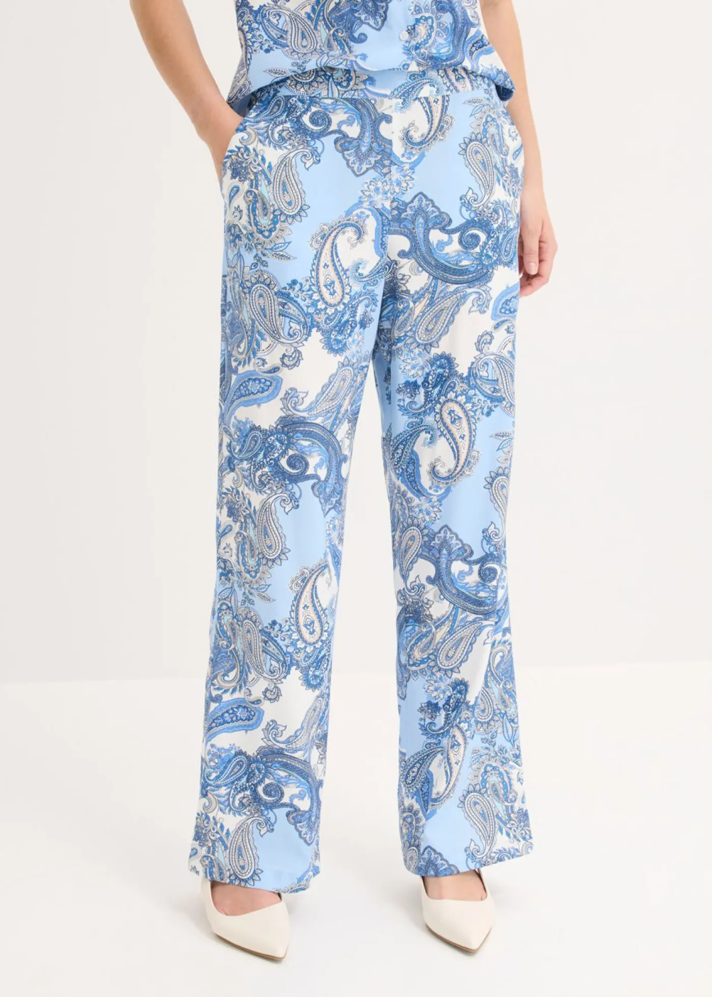 bonprix bonprix Pantalón estampado de viscosa fluida Blanco/azul claro con patrón paisley Hot