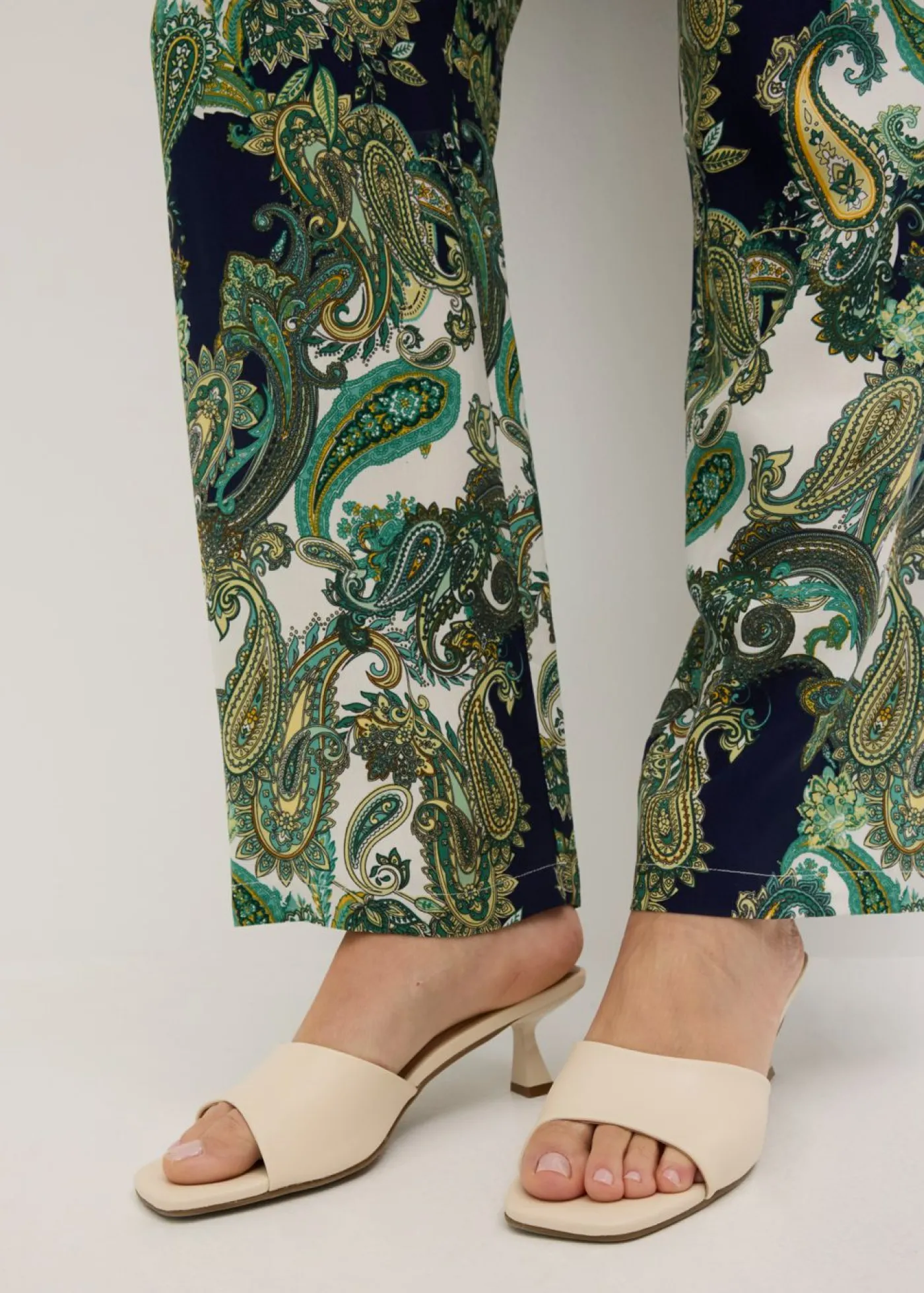 bonprix bonprix Pantalón estampado de viscosa fluida azul marino-blanco-verde claro Sale
