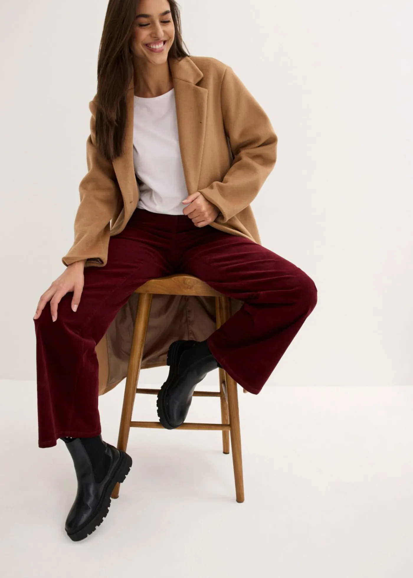 bonprix bonprix Pantalón estilo Marlene de pana rojo avellana New