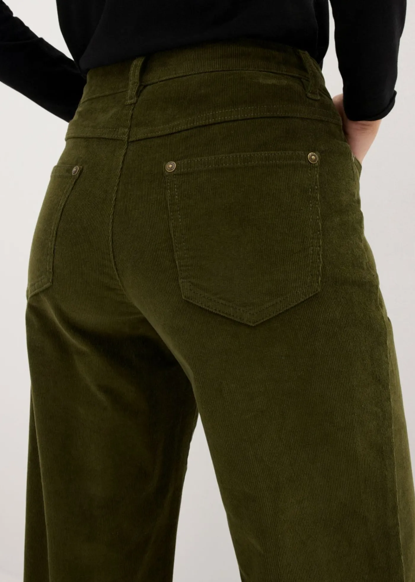 bonprix bonprix Pantalón estilo Marlene de pana Verde oliva oscuro Hot