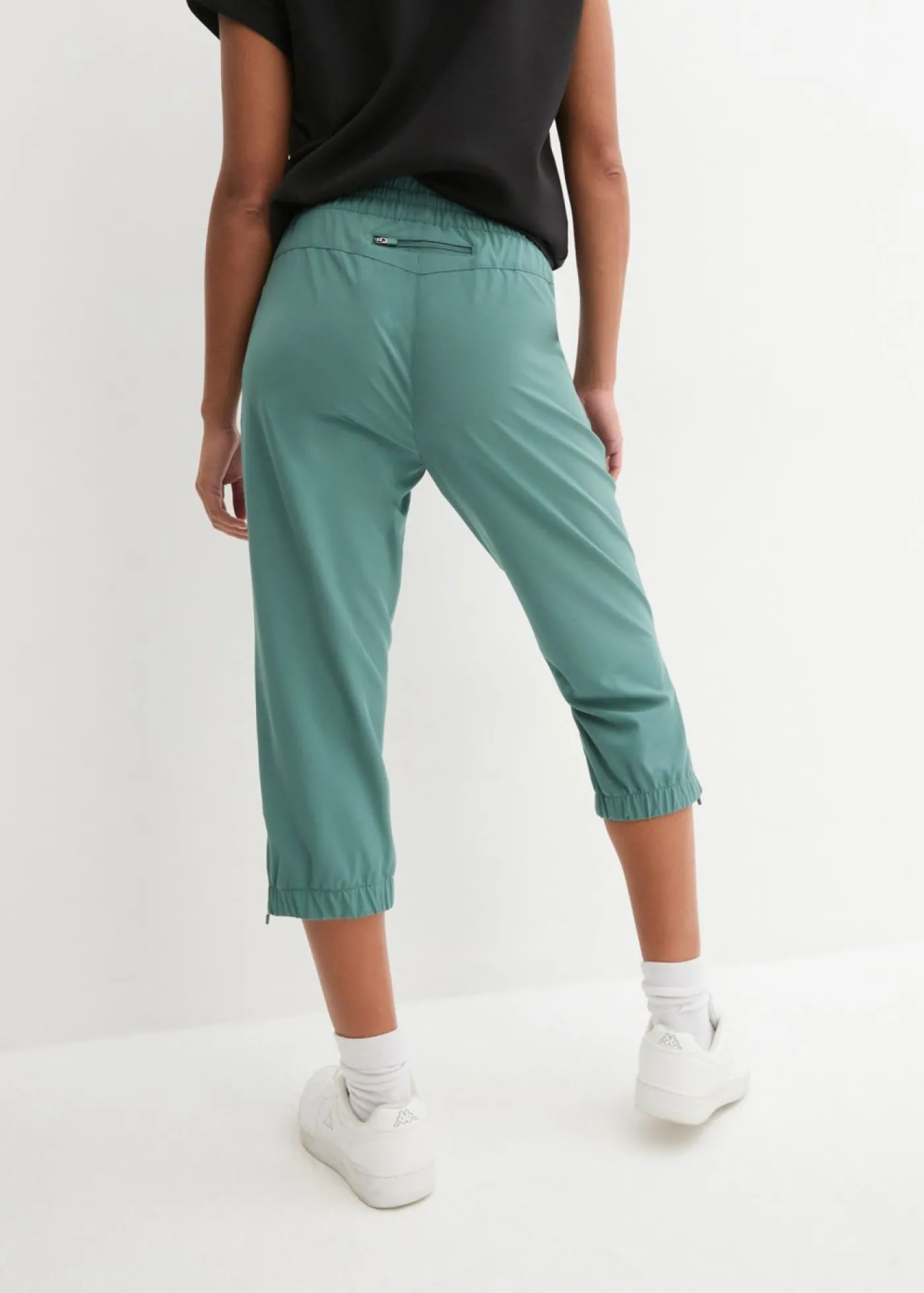 bonprix bonprix Pantalón funcional de largo capri y secado rápido Verde grisáceo Hot