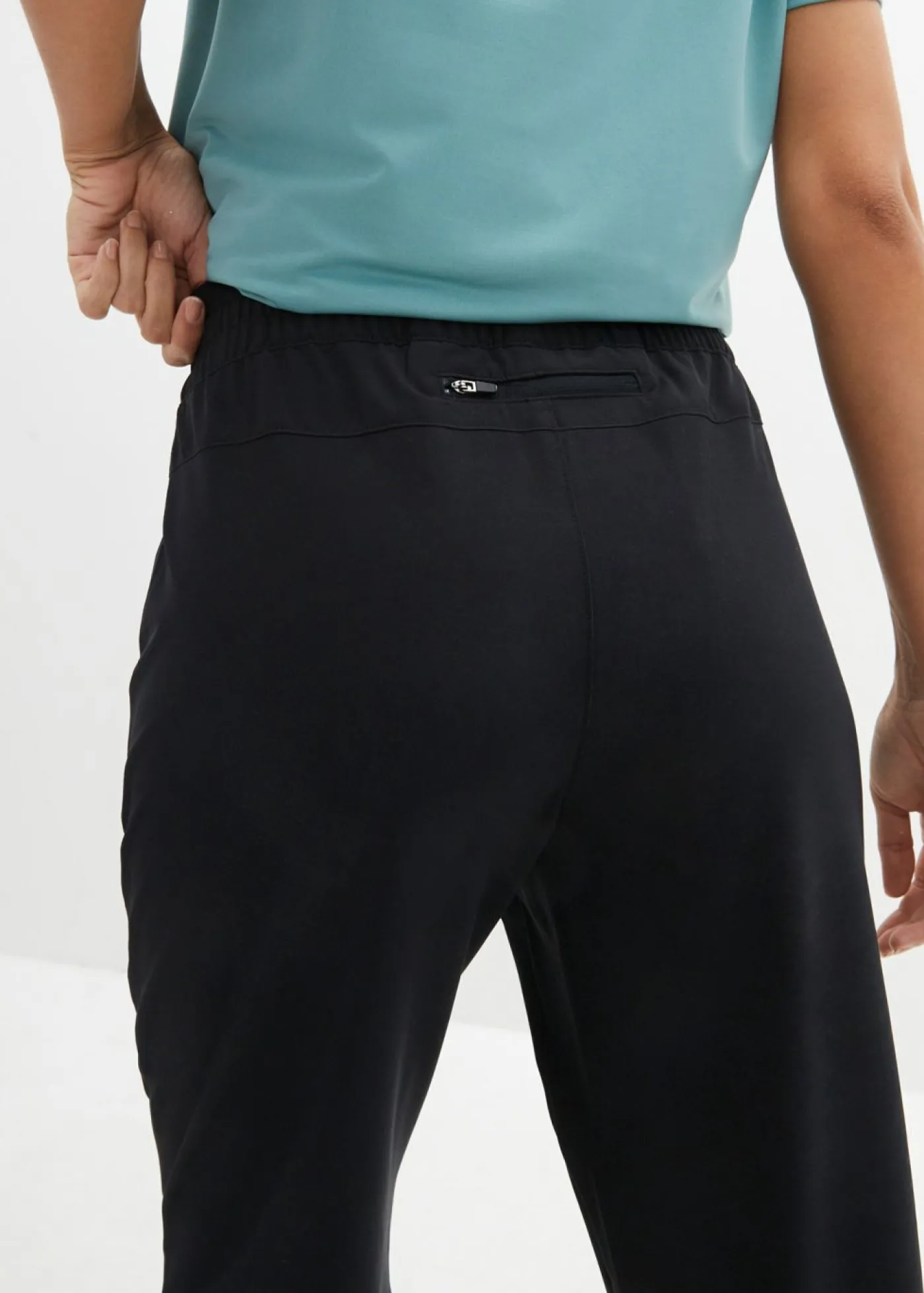 bonprix bonprix Pantalón funcional de largo capri y secado rápido Negro Clearance