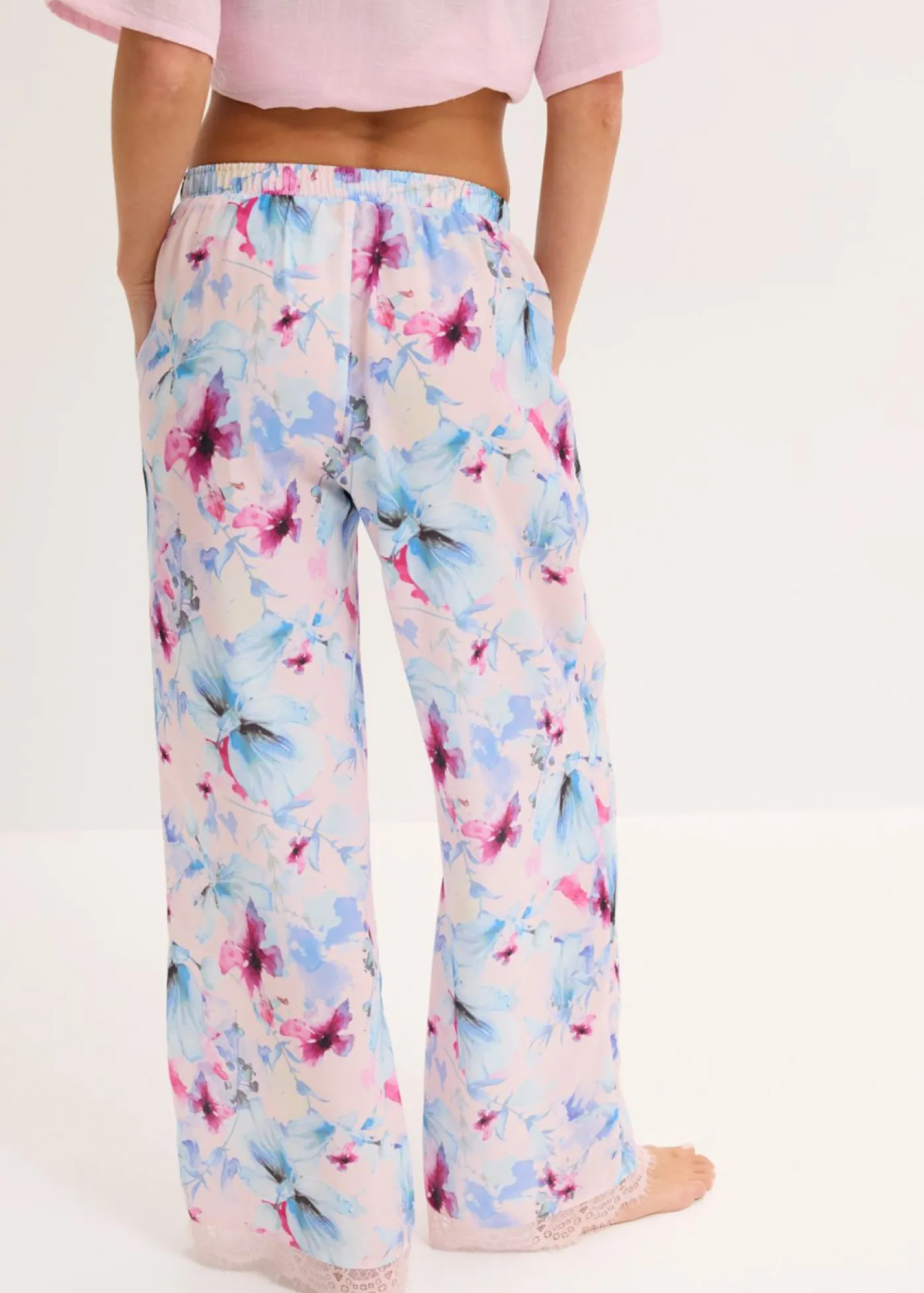 bonprix bonprix Pantalón largo de pijama de satén brillante rosa claro con flores New