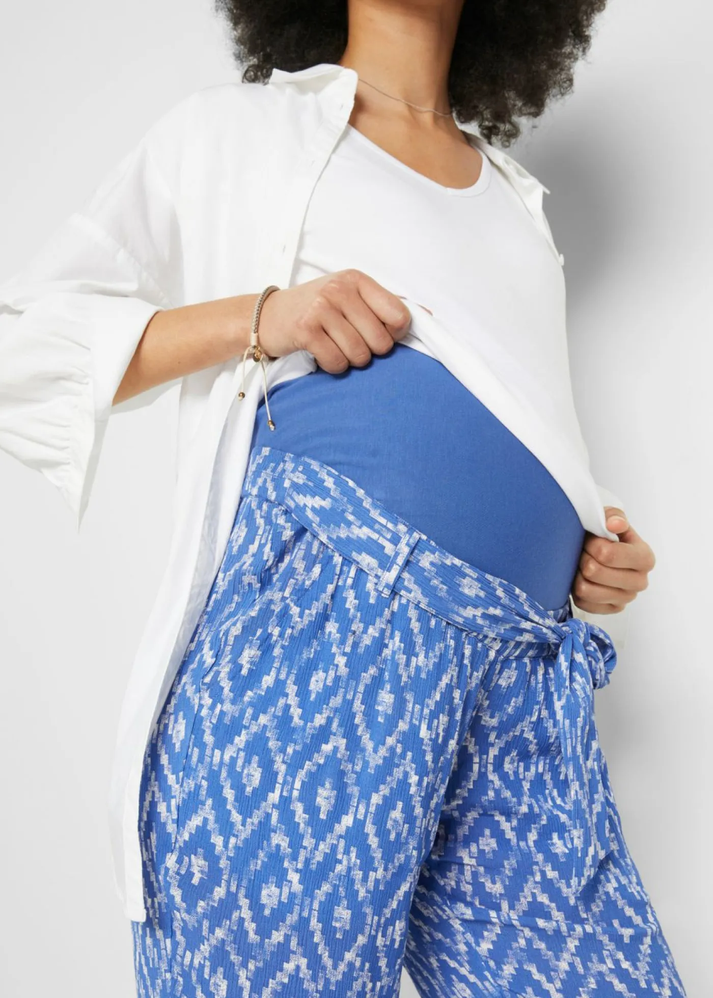 bonprix bonprix Pantalón ligero premamá de viscosa con corte holgado Azul zafiro-blanco con estampado gráfico Discount