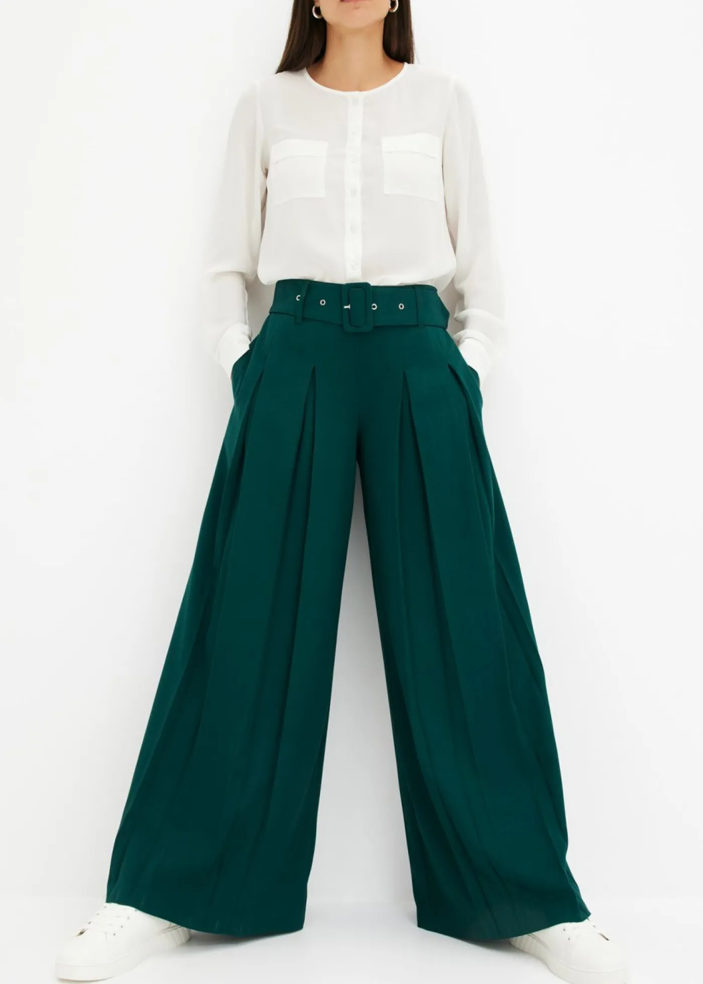 bonprix bonprix Pantalón Marlene ancho con mezcla de viscosa fluida Verde intenso New