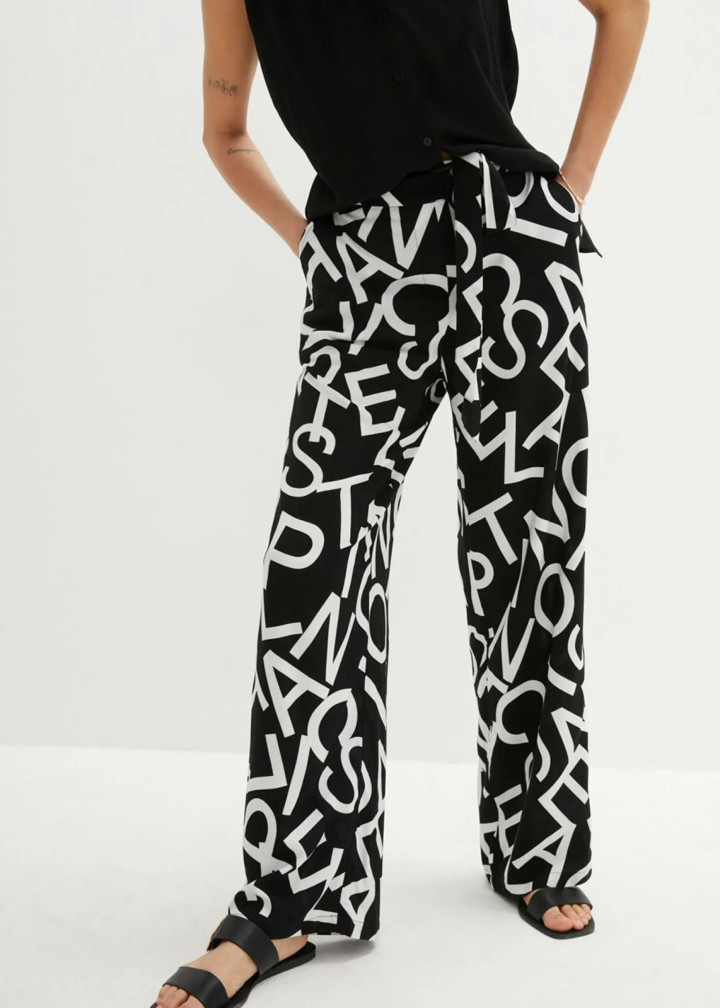 bonprix bonprix Pantalón Marlene con cinturón Verde pimiento/gris guijarro con estampado de gráfico Sale
