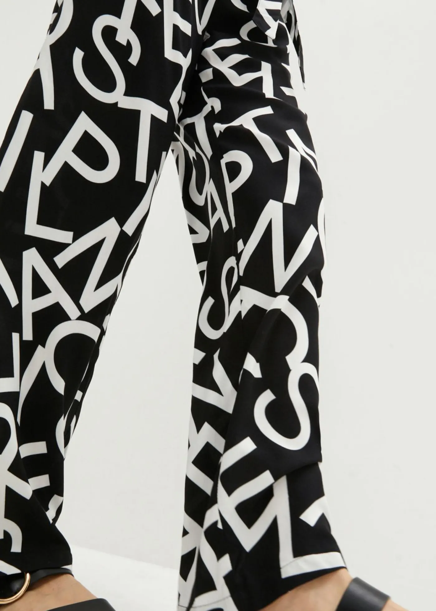 bonprix bonprix Pantalón Marlene con cinturón Verde pimiento/gris guijarro con estampado de gráfico Sale