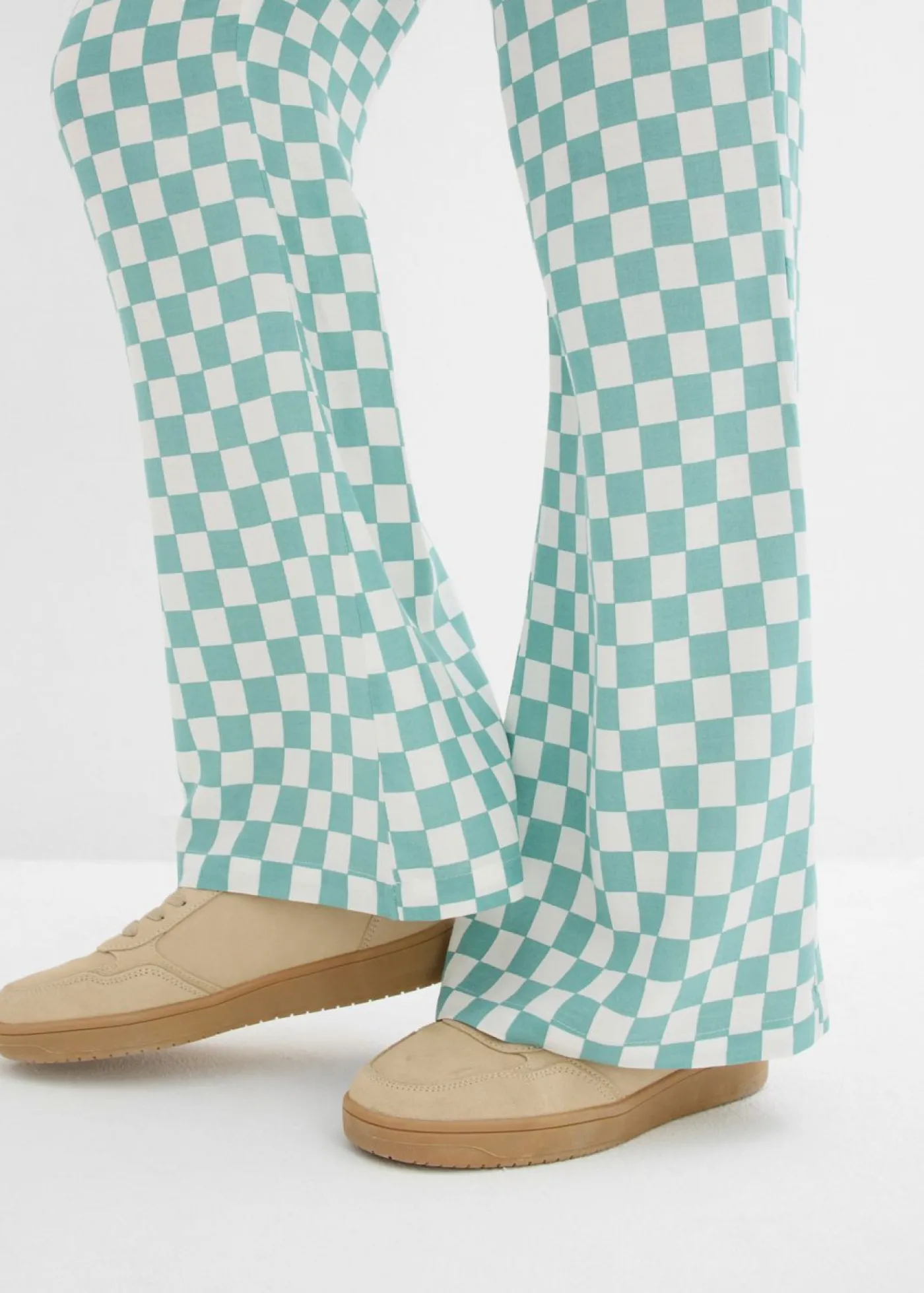 bonprix bonprix Pantalón Marlene de viscosa fluida con estampado de cuadros salvia ahumado-blanco lana a cuadros Clearance