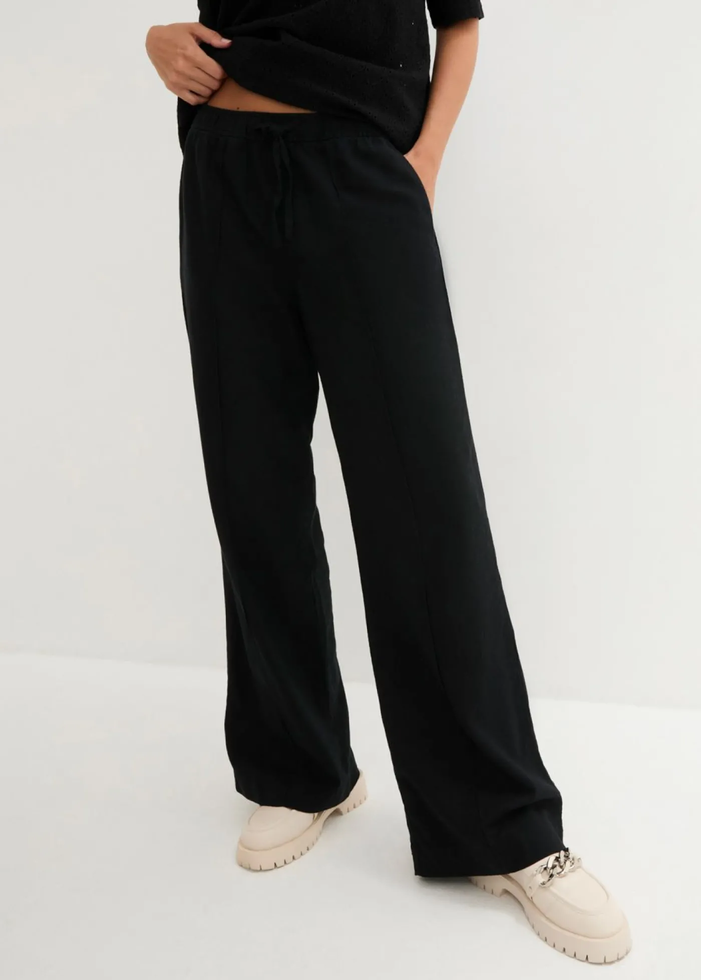 bonprix bonprix Pantalón palazzo de mezcla ligera de viscosa y lino Negro Hot