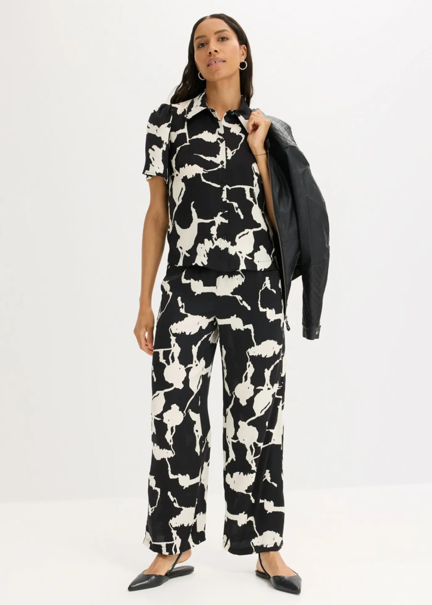 bonprix bonprix Pantalón palazzo de satén fluido Negro-blanco Outlet