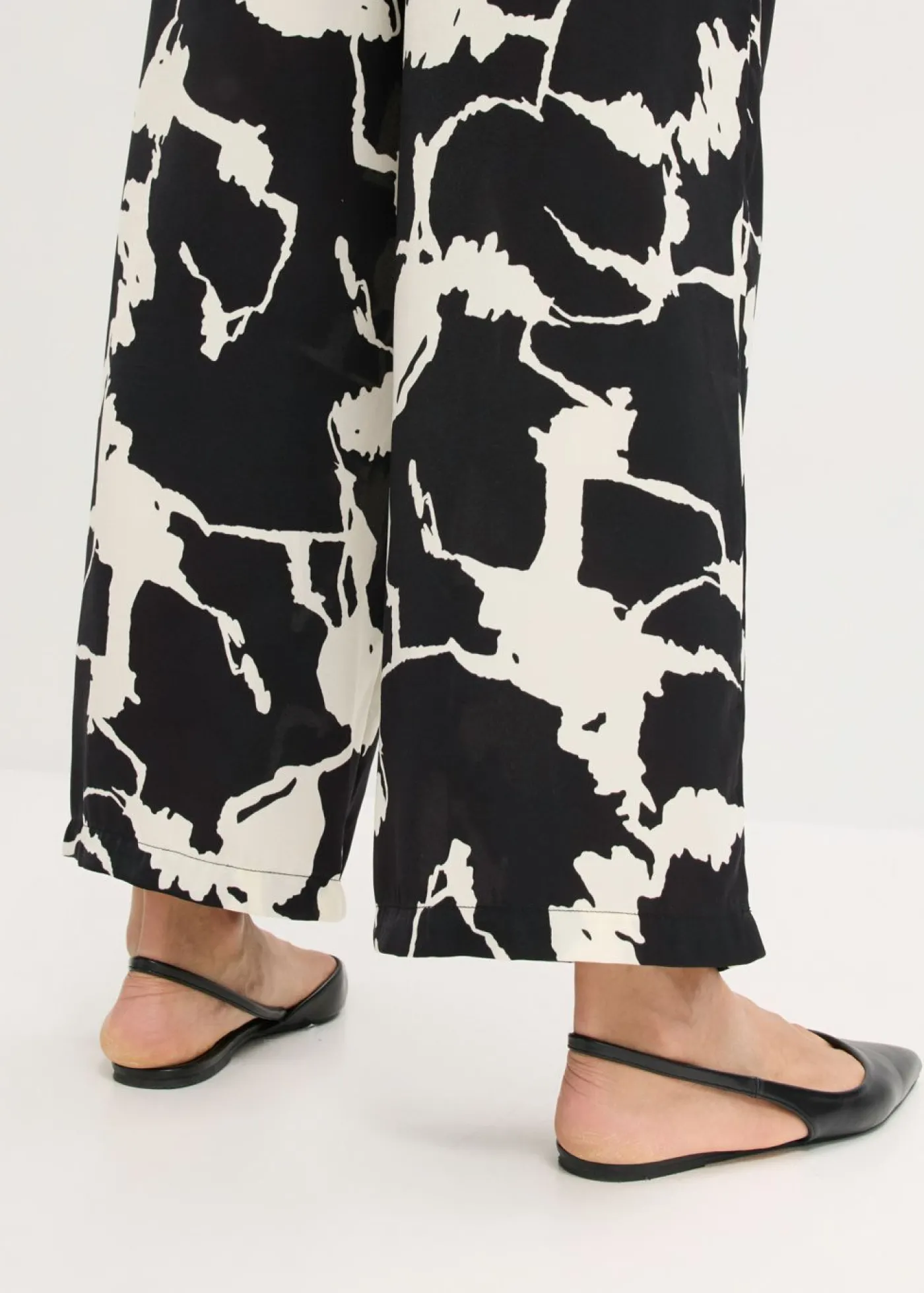 bonprix bonprix Pantalón palazzo de satén fluido Negro-blanco Outlet