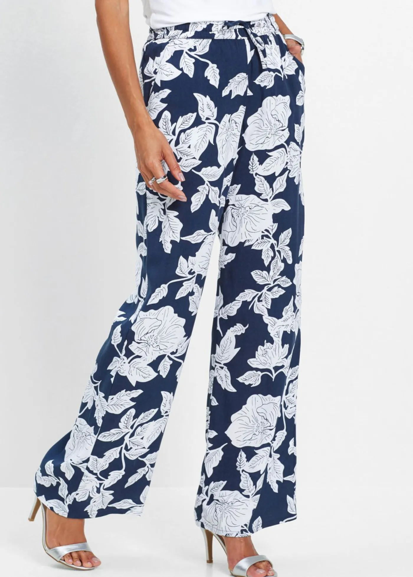 bonprix bonprix Pantalón Palazzo de viscosa fluida azul marino / blanco con flores Outlet