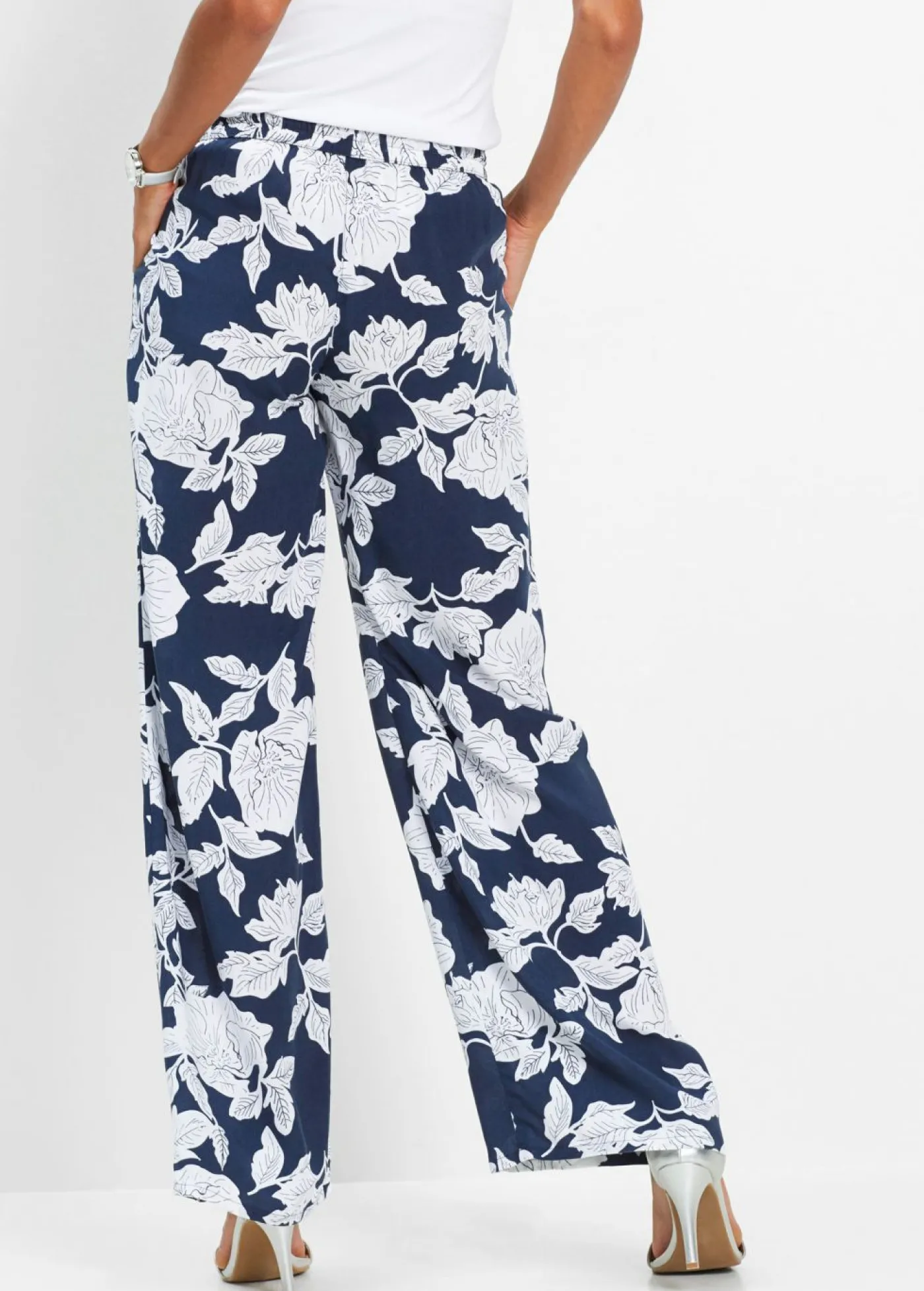 bonprix bonprix Pantalón Palazzo de viscosa fluida azul marino / blanco con flores Outlet