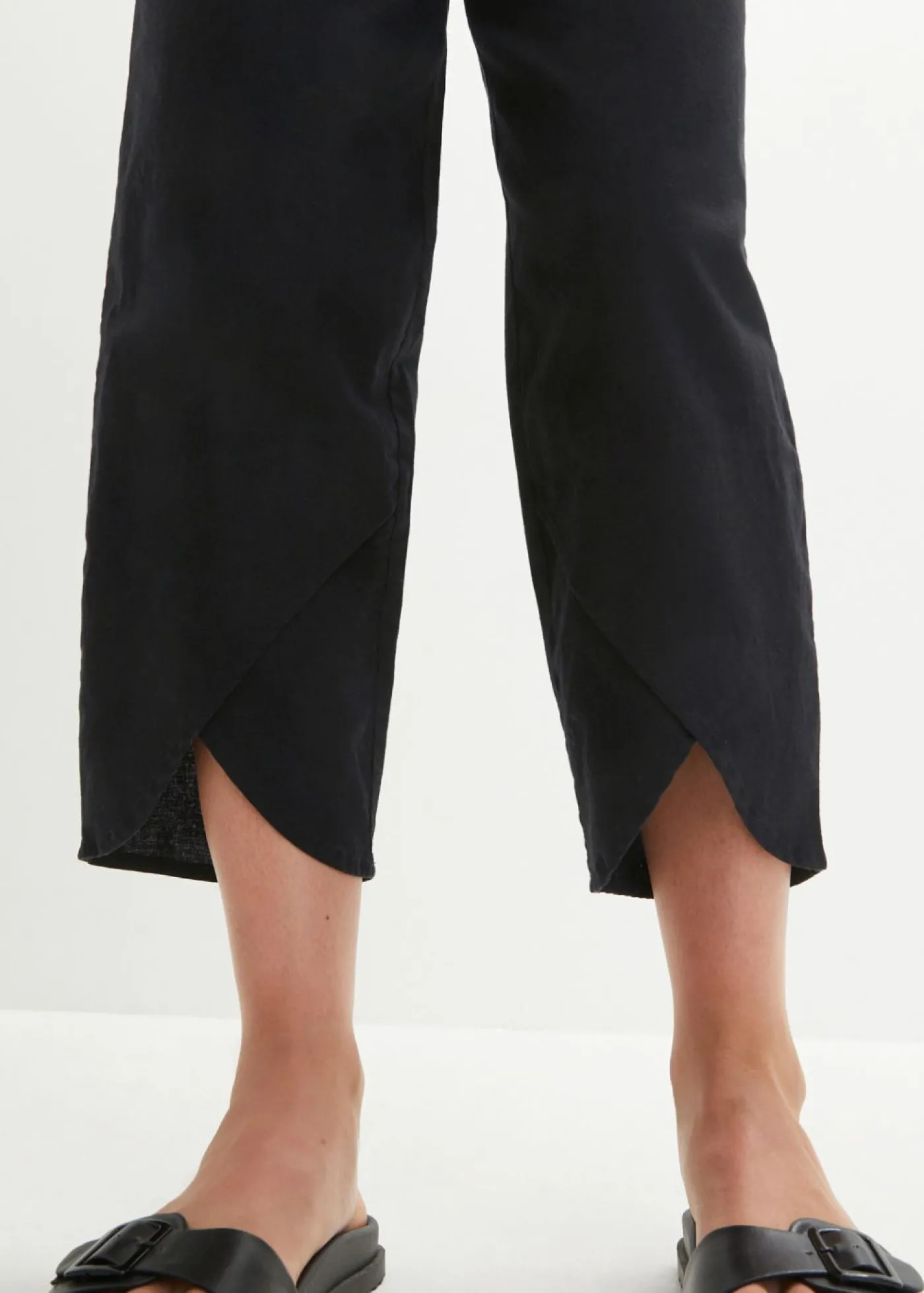 bonprix bonprix Pantalón pirata de mezcla de lino ligero Negro Clearance