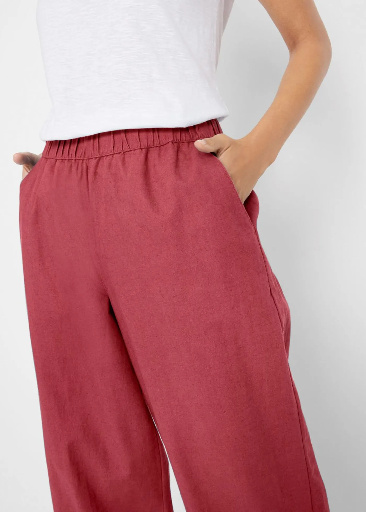bonprix bonprix Pantalón pirata de mezcla de lino ligero marrón marsala