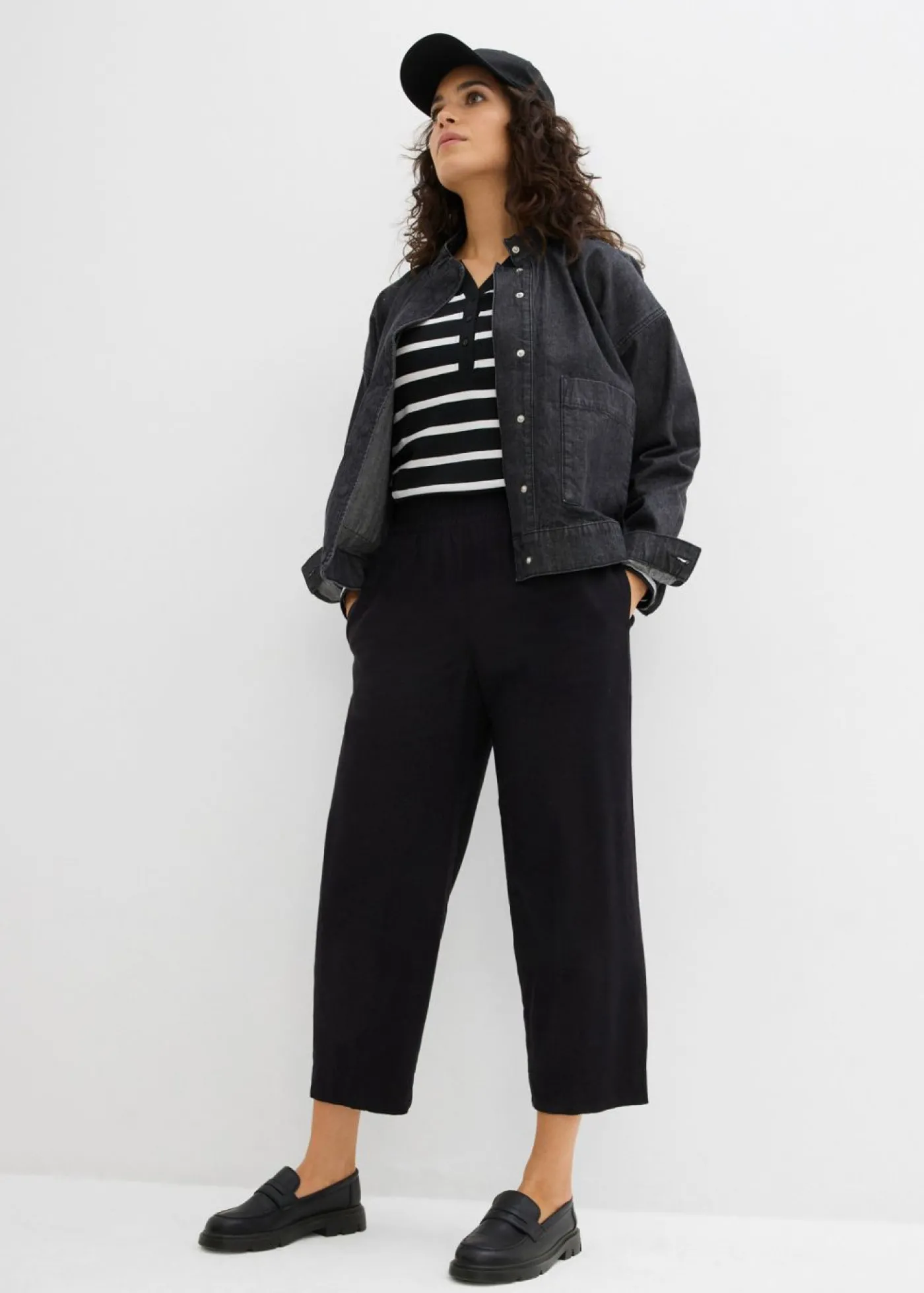 bonprix bonprix Pantalón sin cierre con lino y largo capri Negro Hot