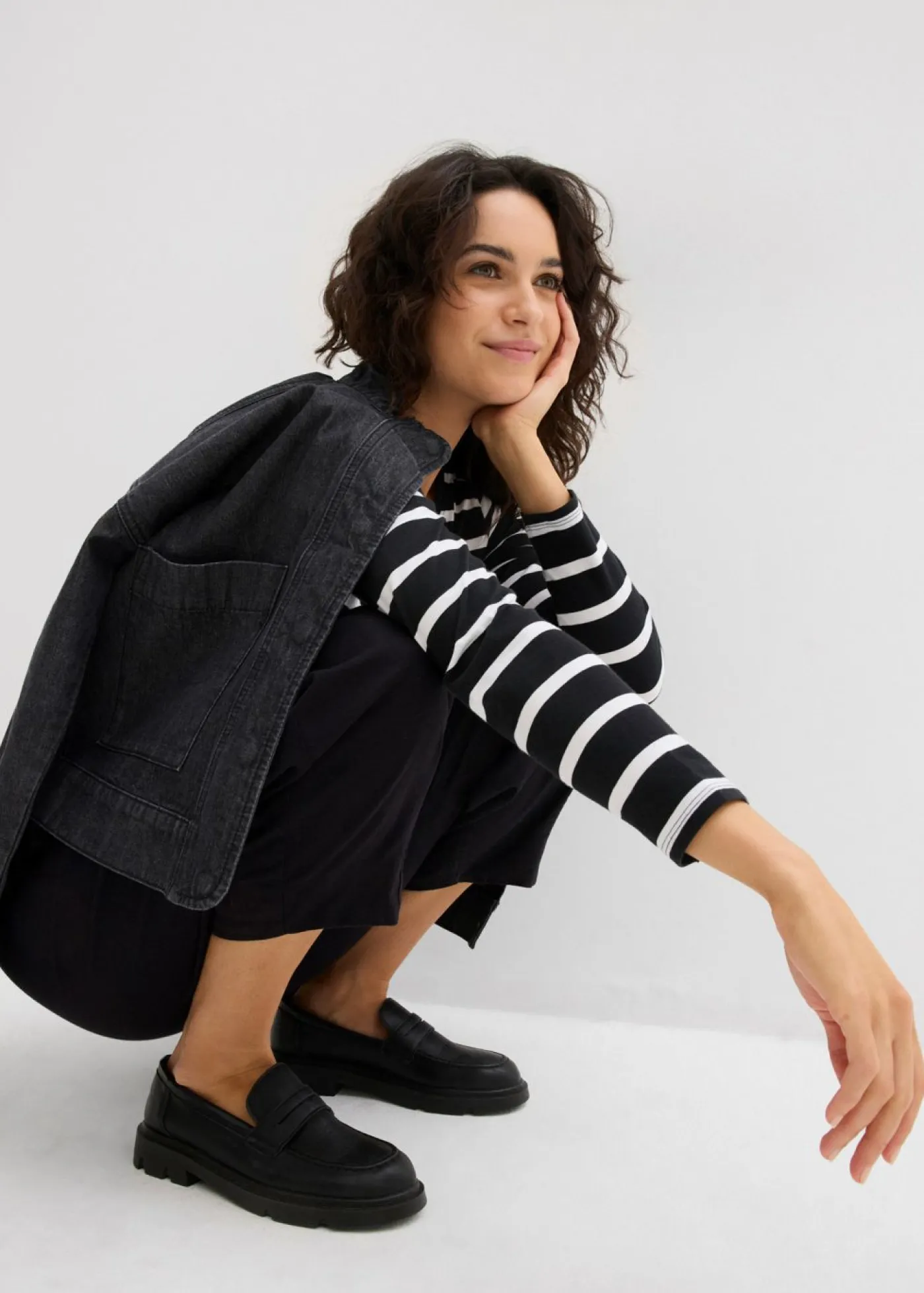 bonprix bonprix Pantalón sin cierre con lino y largo capri Negro Hot
