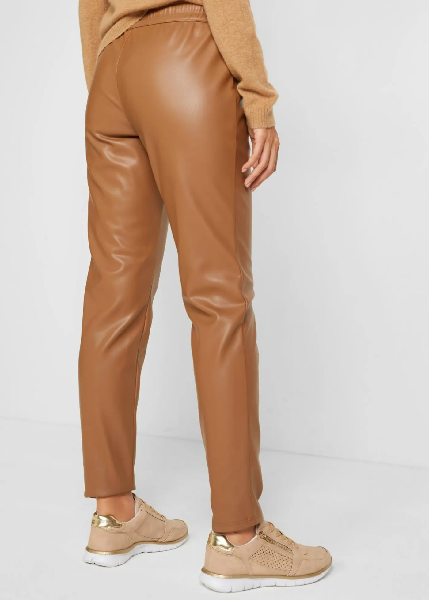 bonprix bonprix Pantalón sin cierre de piel sintética Marrón moka Outlet