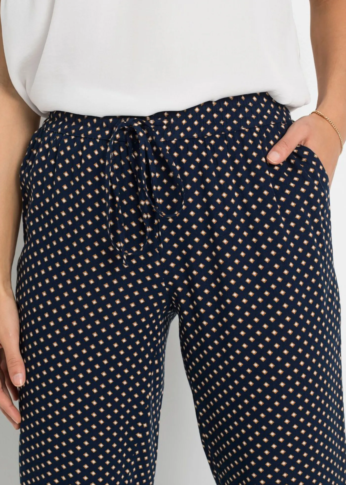 bonprix bonprix Pantalón sin cierre de viscosa pura Azul marino con estampado gráfico Best