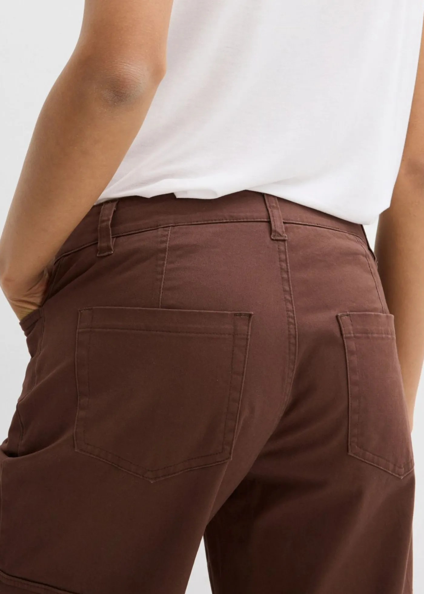 bonprix bonprix Pantalón tipo cargo de mezcla de algodón elástico marrón Hot
