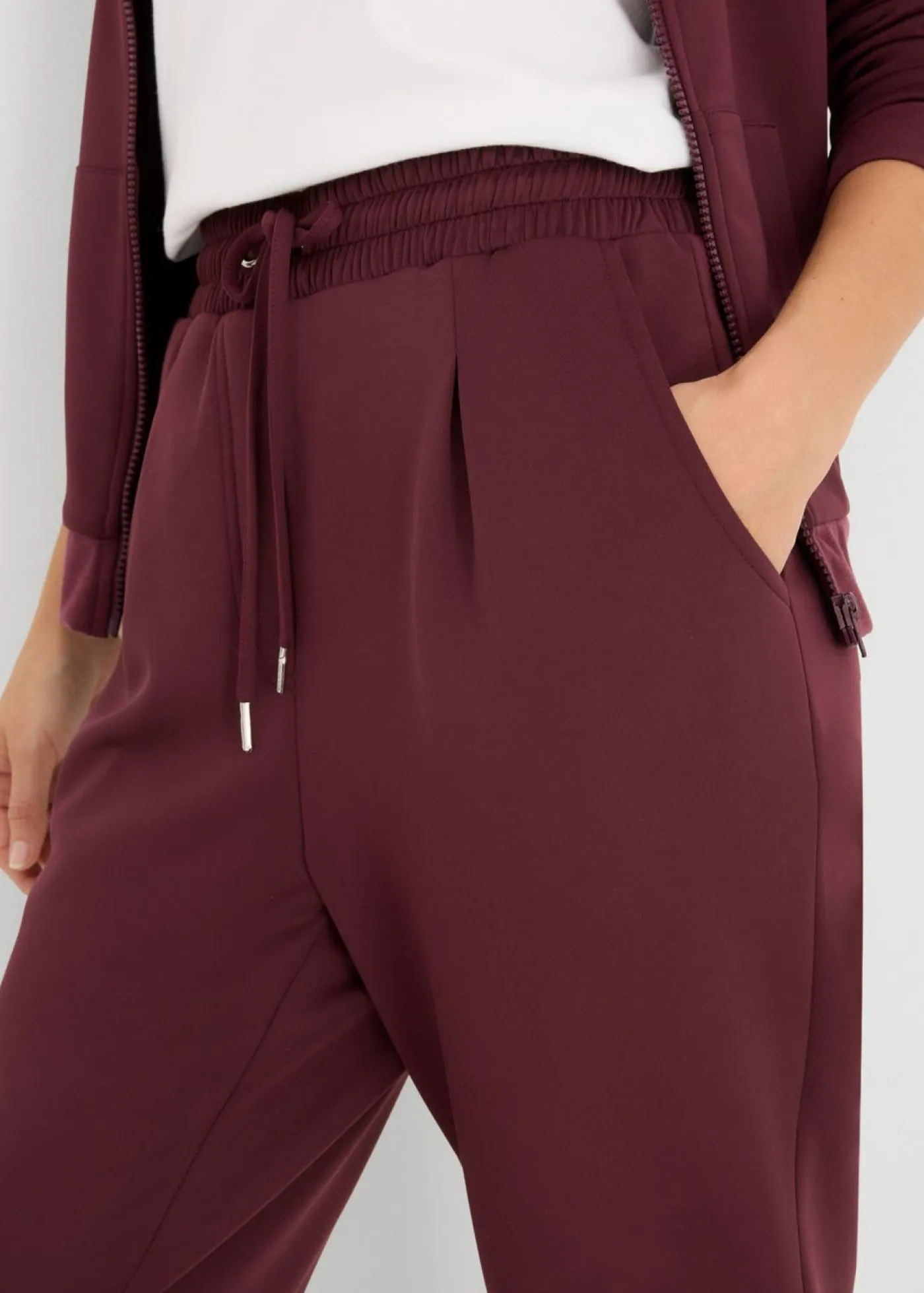 bonprix bonprix Pantalón tipo chino de neopreno rojo burdeos Hot