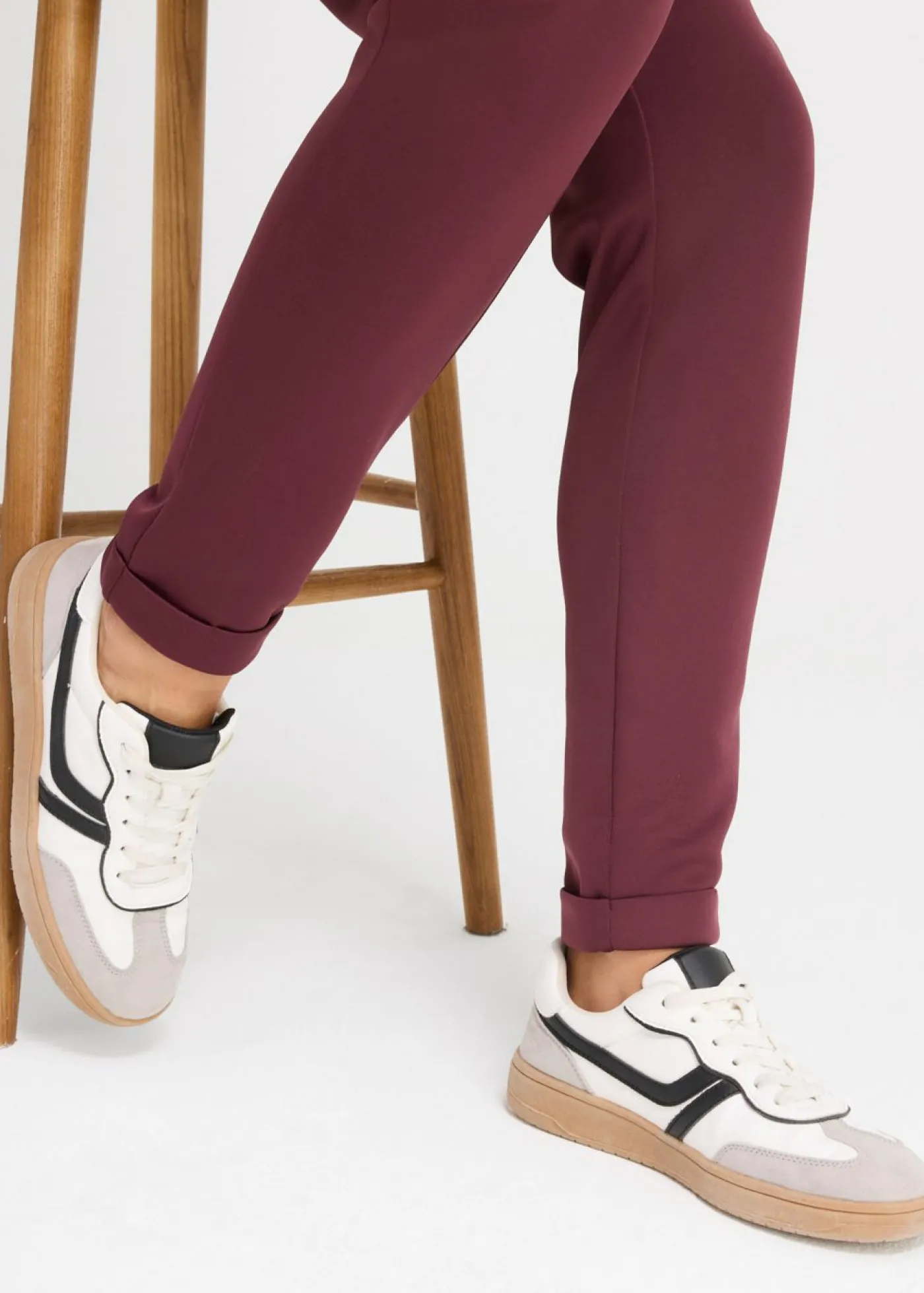 bonprix bonprix Pantalón tipo chino de neopreno rojo burdeos Hot