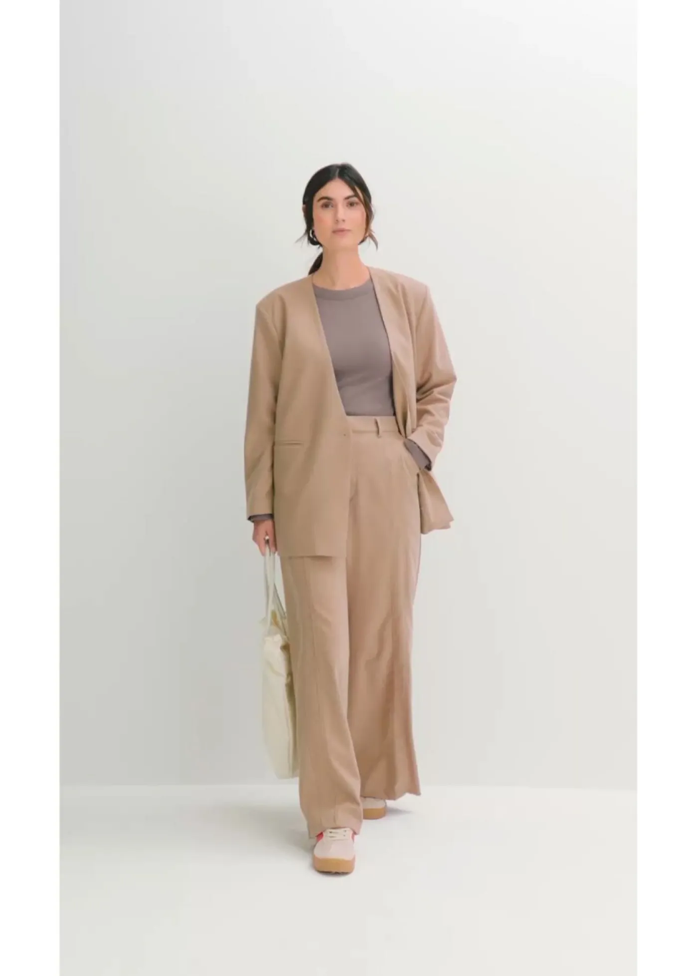 bonprix bonprix Pantalón tipo Marlene de mezcla de viscosa con cintura alta Negro New